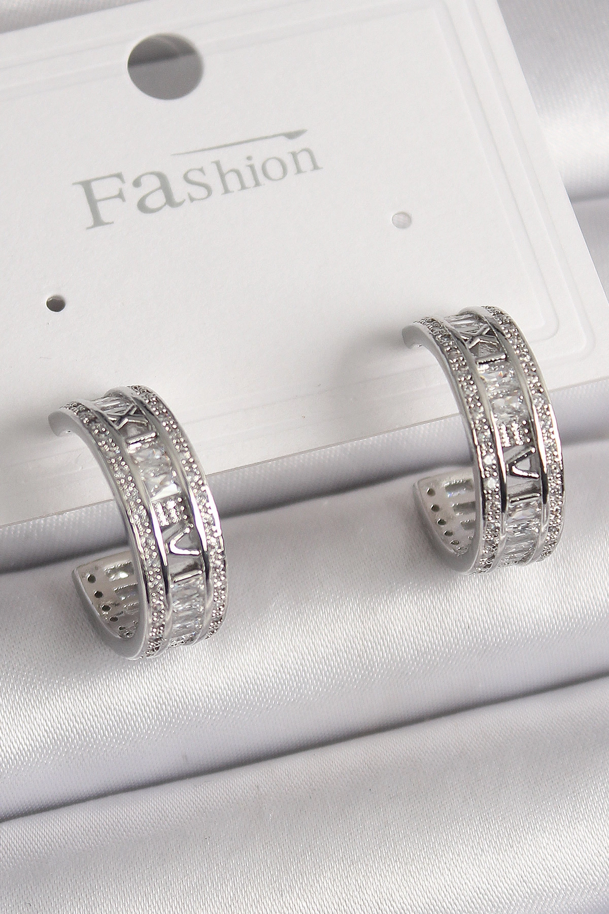 Pirinç Gümüş Renk Zirkon Taşlı İşleme Detay Halka Model Kadın Küpe-0