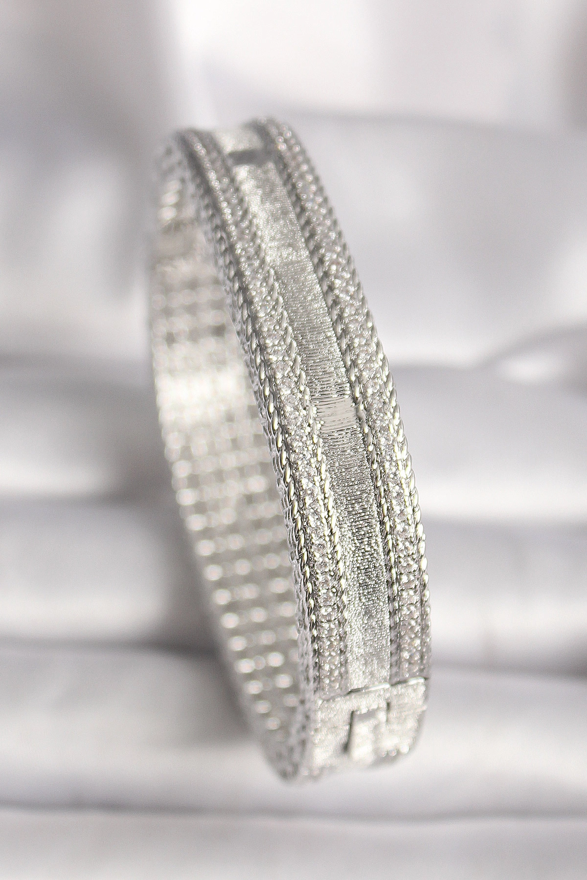 Pirinç Gümüş Renk Zirkon Taşlı Kadın Kelepçe-0