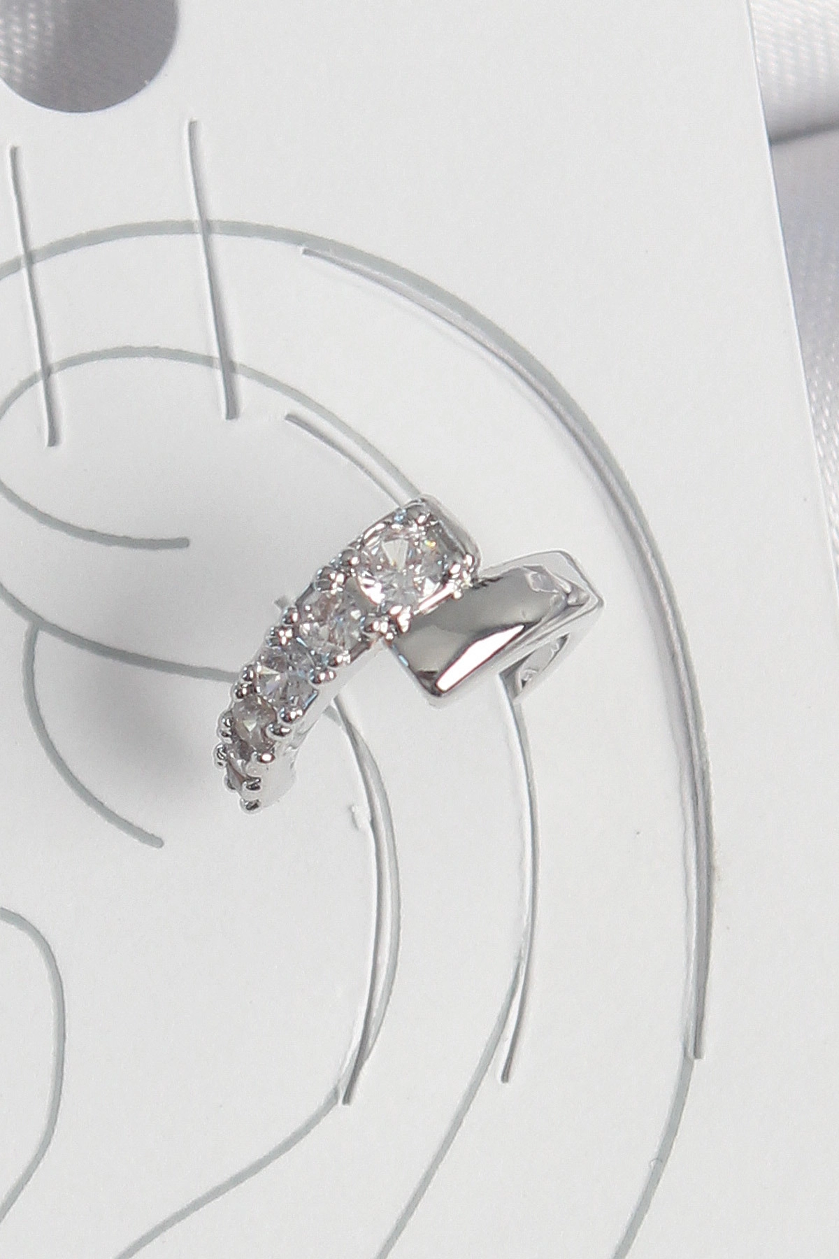 Pirinç Gümüş Renk Zirkon Taşlı Kadın Kıkırdak Küpe-0