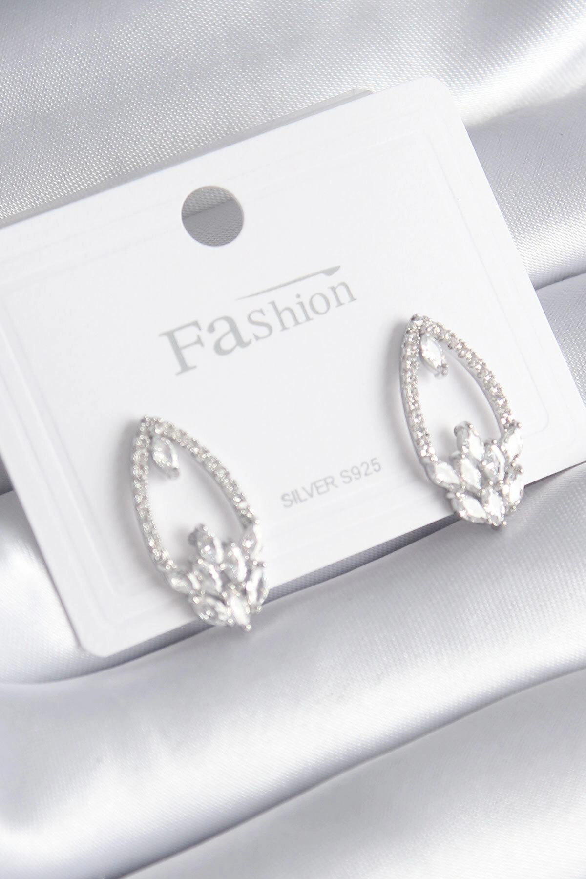 Pirinç Gümüş Renk Zirkon Taşlı Kadın Küpe-0