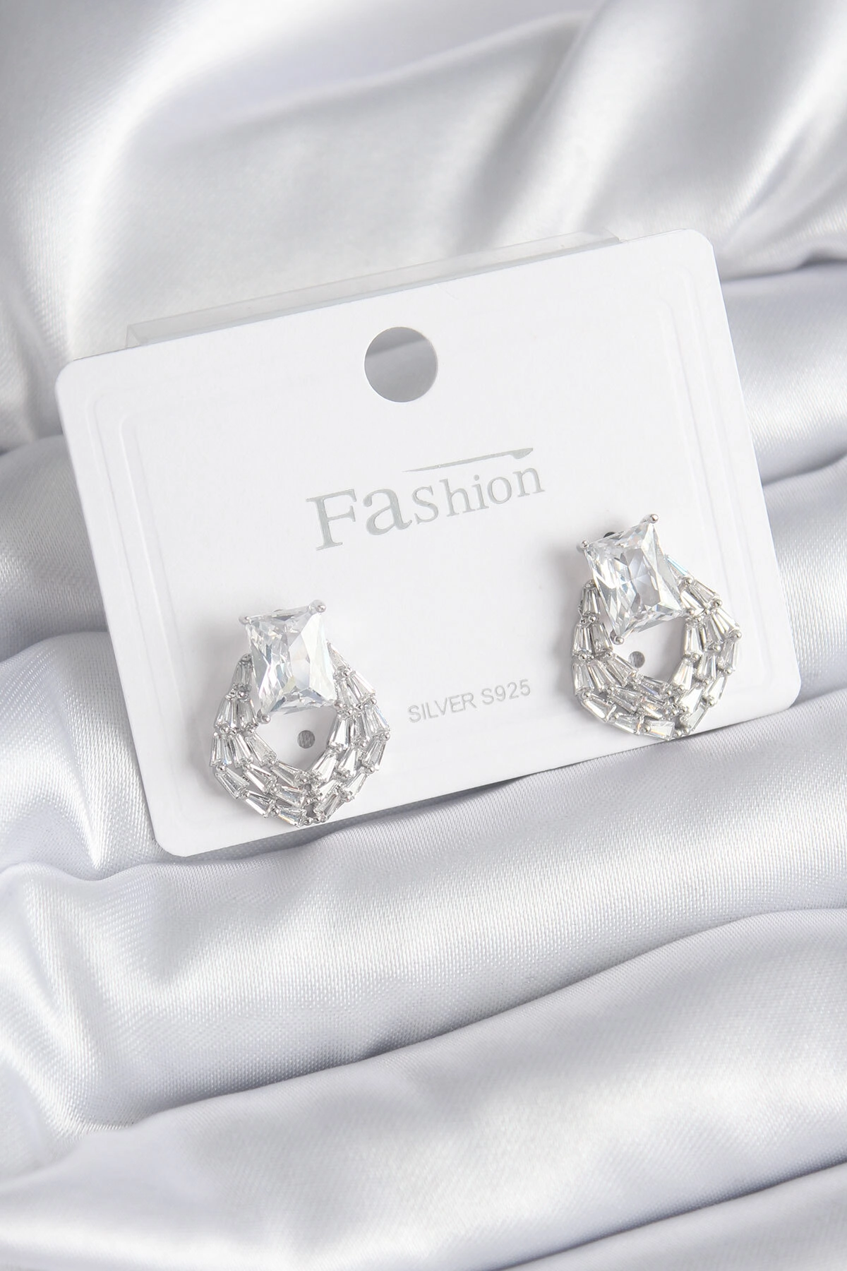 Pirinç Gümüş Renk Zirkon Taşlı Kadın Küpe-0