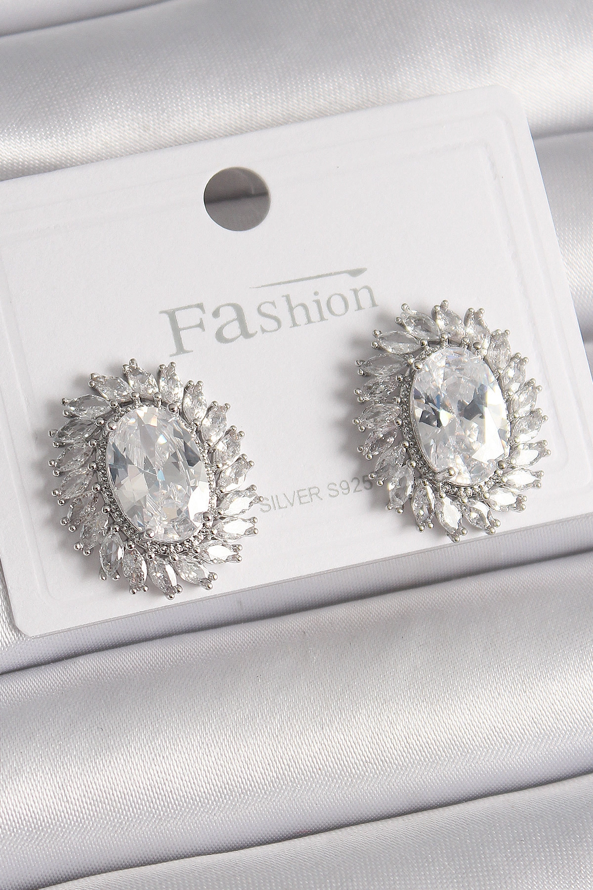 Pirinç Gümüş Renk Zirkon Taşlı Kadın Küpe-0