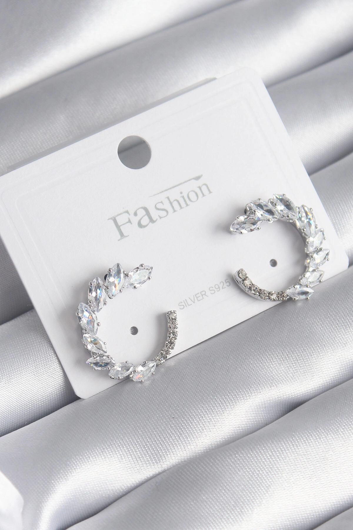 Pirinç Gümüş Renk Zirkon Taşlı Kadın Küpe-0