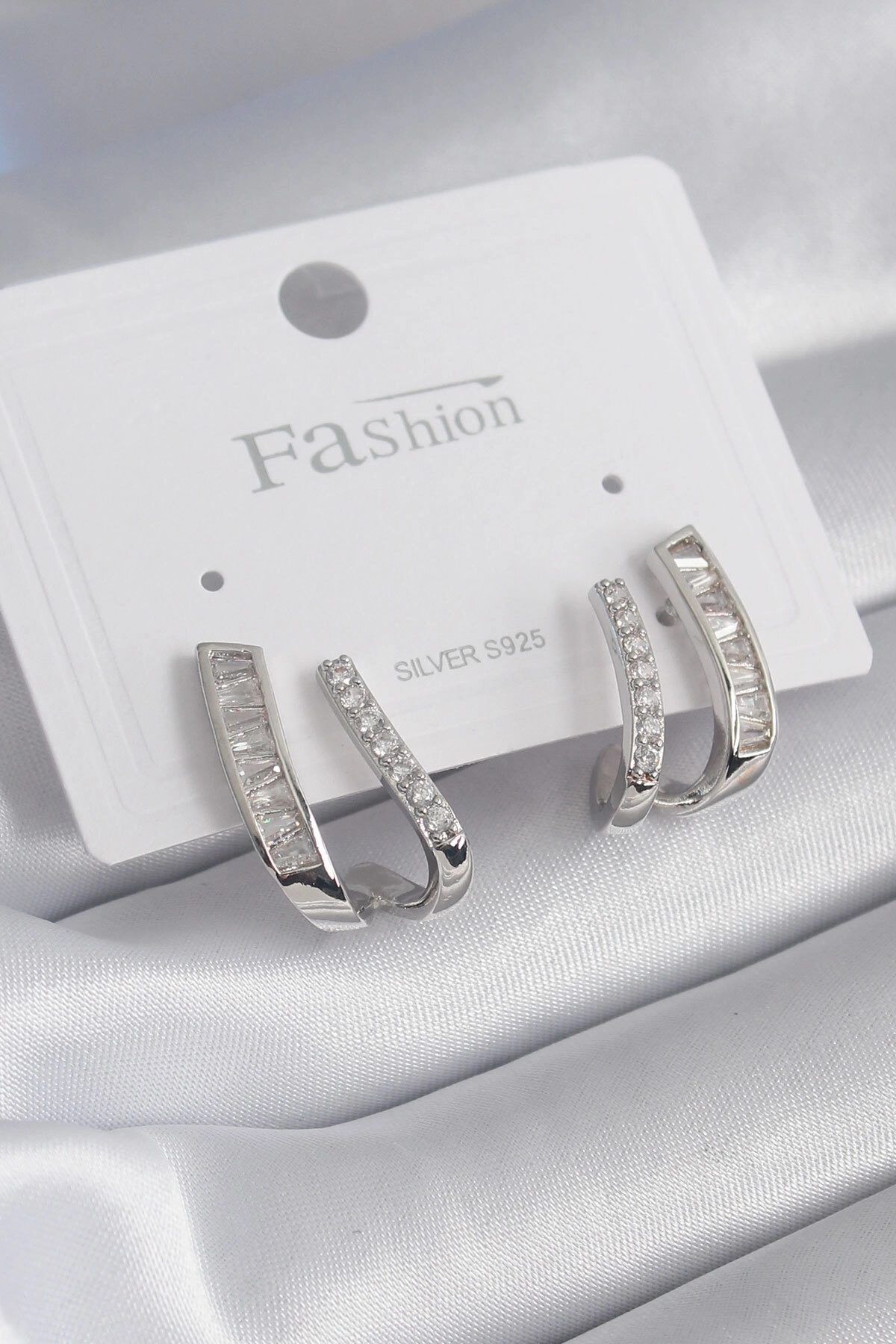 Pirinç Gümüş Renk Zirkon Taşlı Kadın Küpe-0