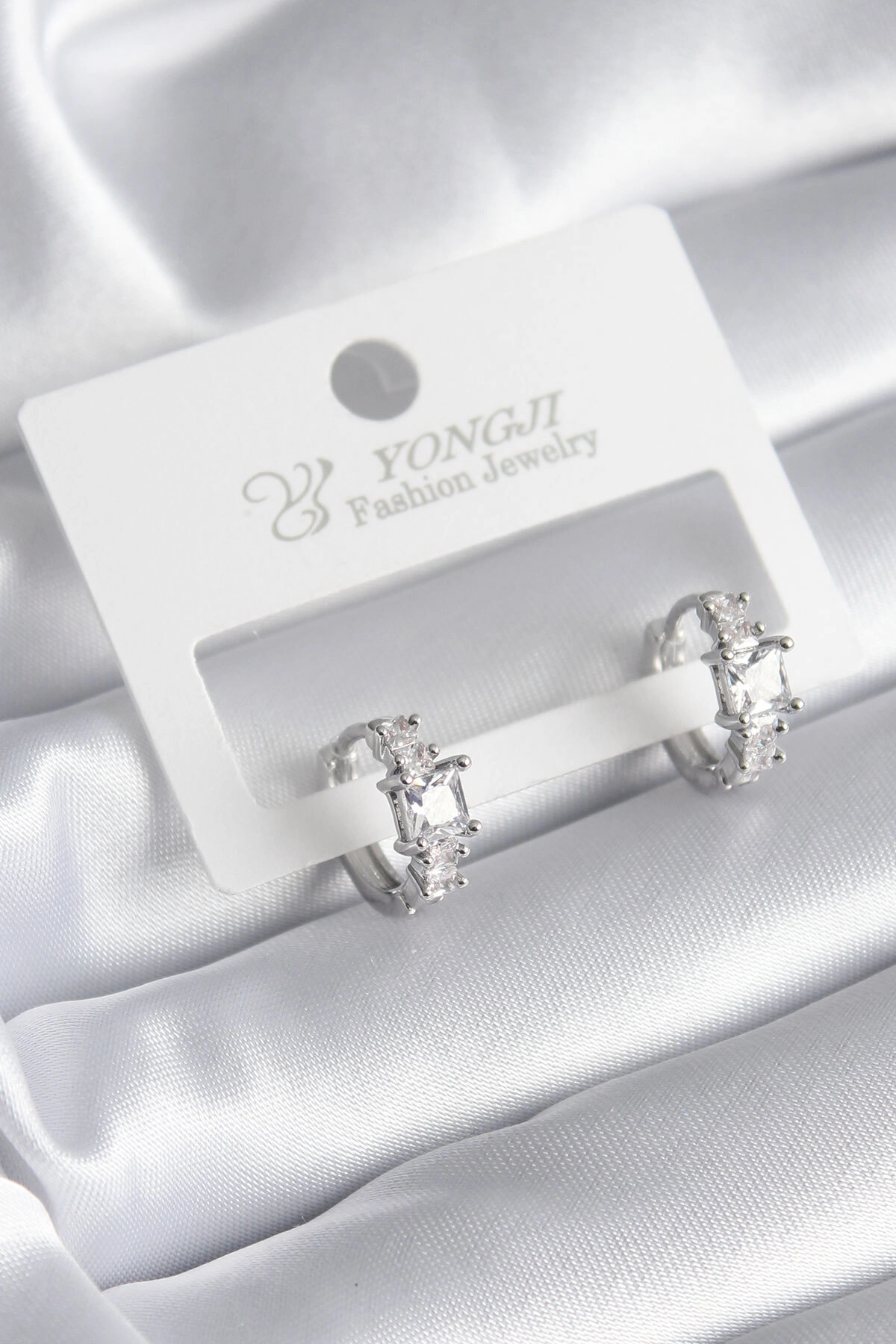 Pirinç Gümüş Renk Zirkon Taşlı Kadın Küpe-0