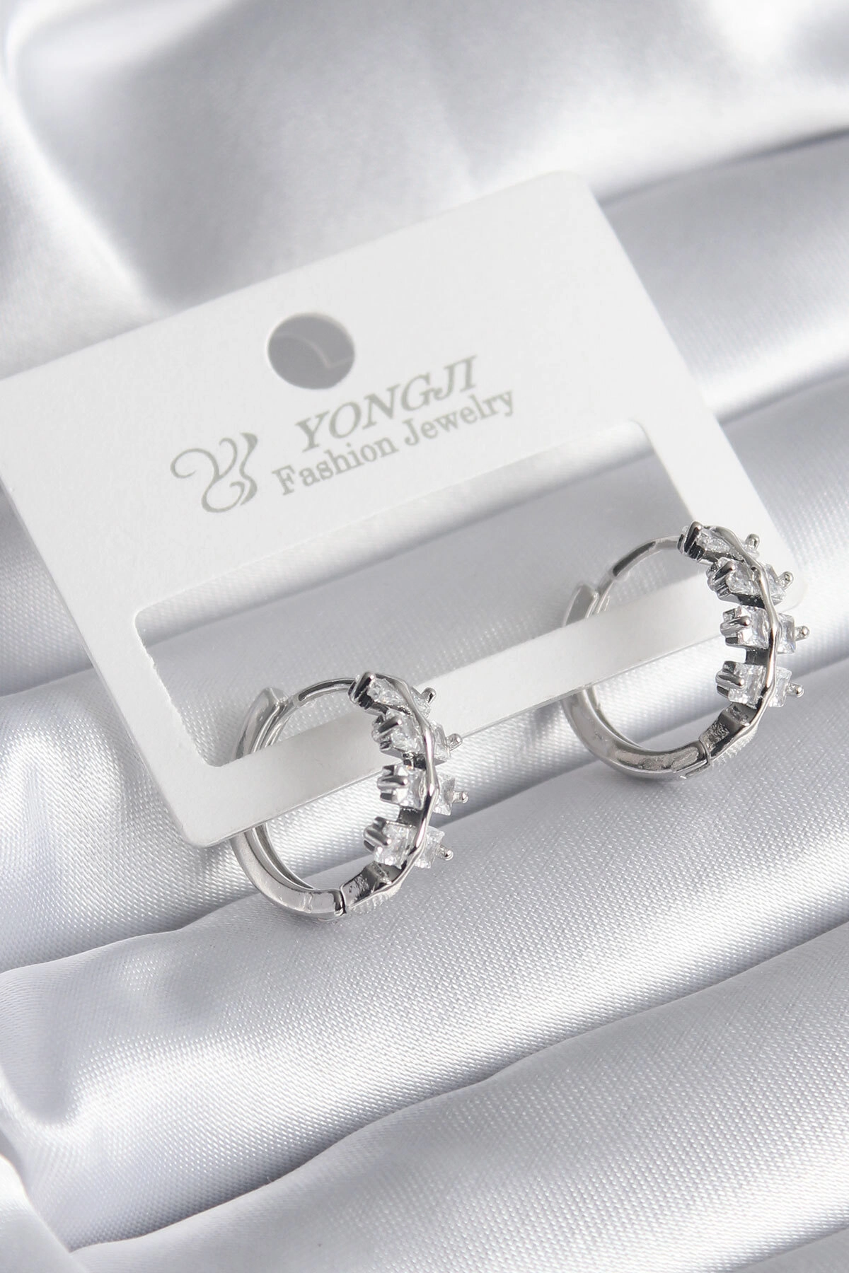 Pirinç Gümüş Renk Zirkon Taşlı Kadın Küpe-0