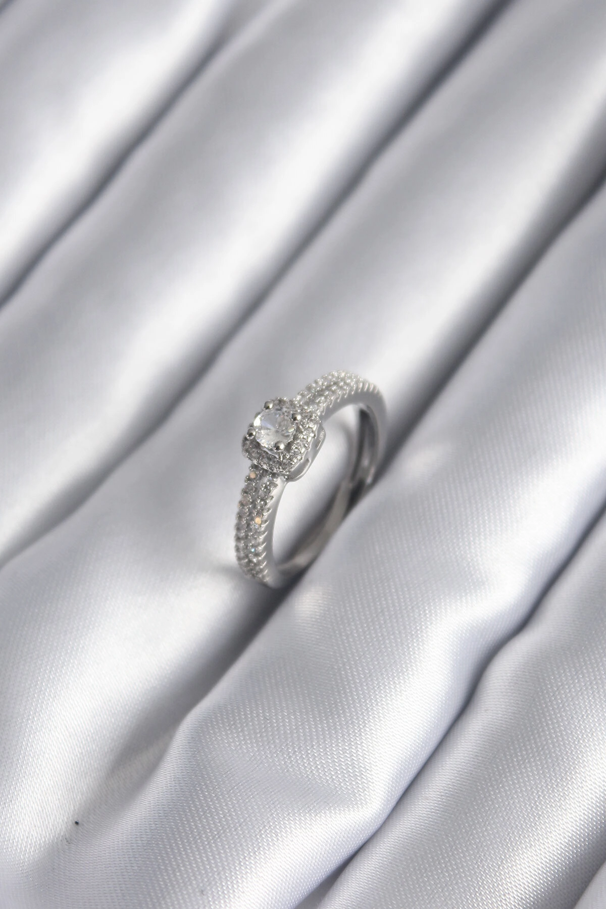 Pirinç Gümüş Renk Zirkon Taşlı Kadın Yüzük-0