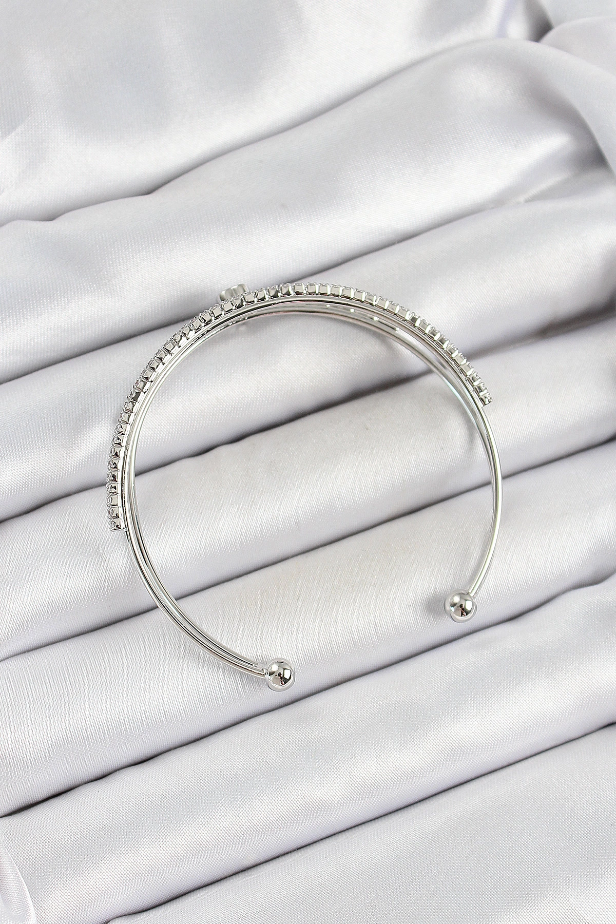 Pirinç Gümüş Renk Zirkon Taşlı Kalp Detaylı Kadın Bileklik-1