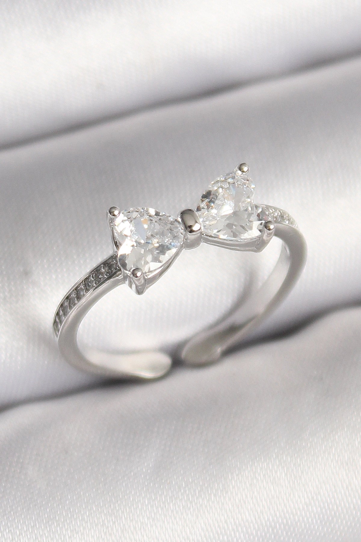 Pirinç Gümüş Renk Zirkon Taşlı Kalp Fiyonk Model Kadın Yüzük-0