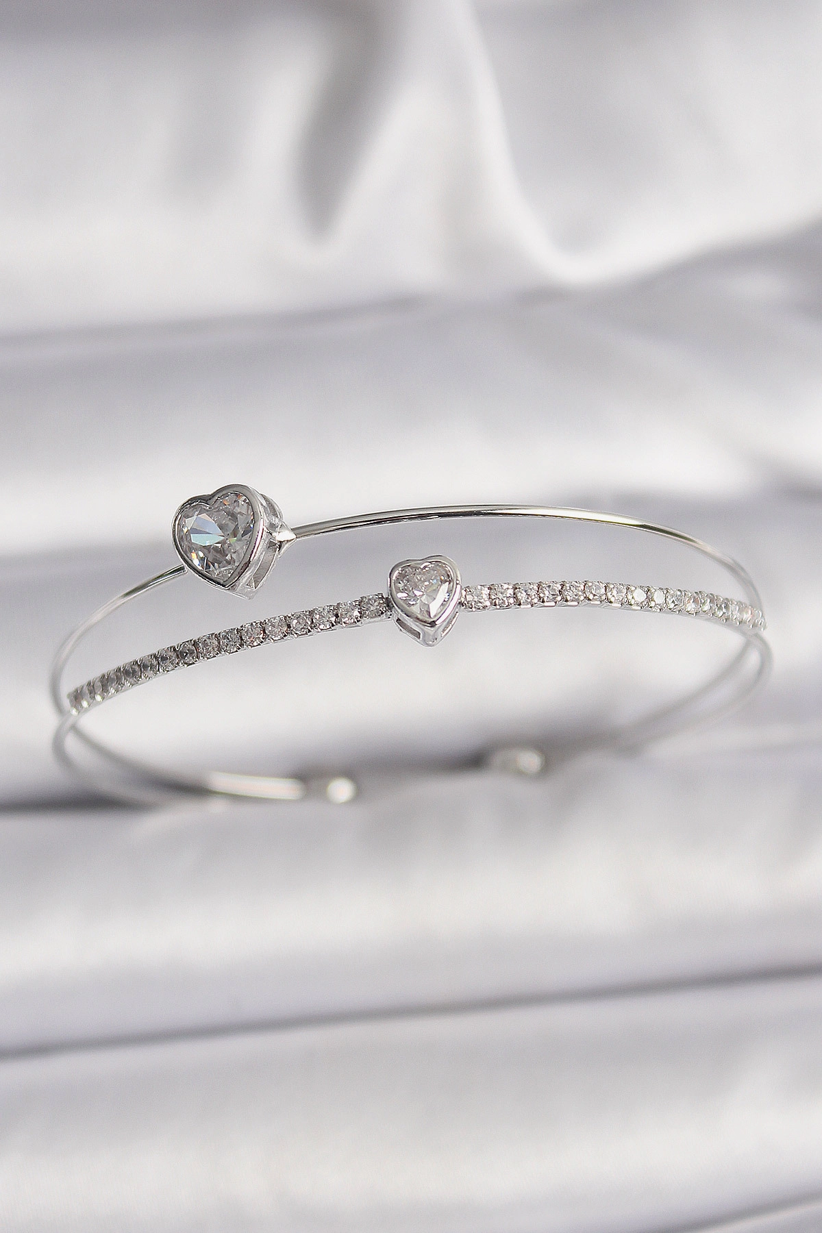 Pirinç Gümüş Renk Zirkon Taşlı Kalp Model Kadın Bileklik-0