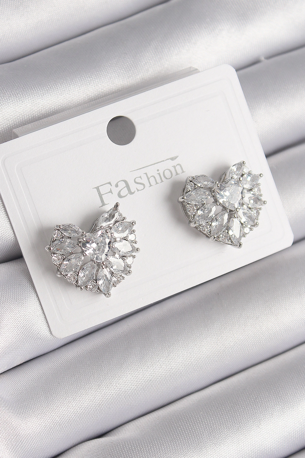 Pirinç Gümüş Renk Zirkon Taşlı Kalp Model Kadın Küpe-0