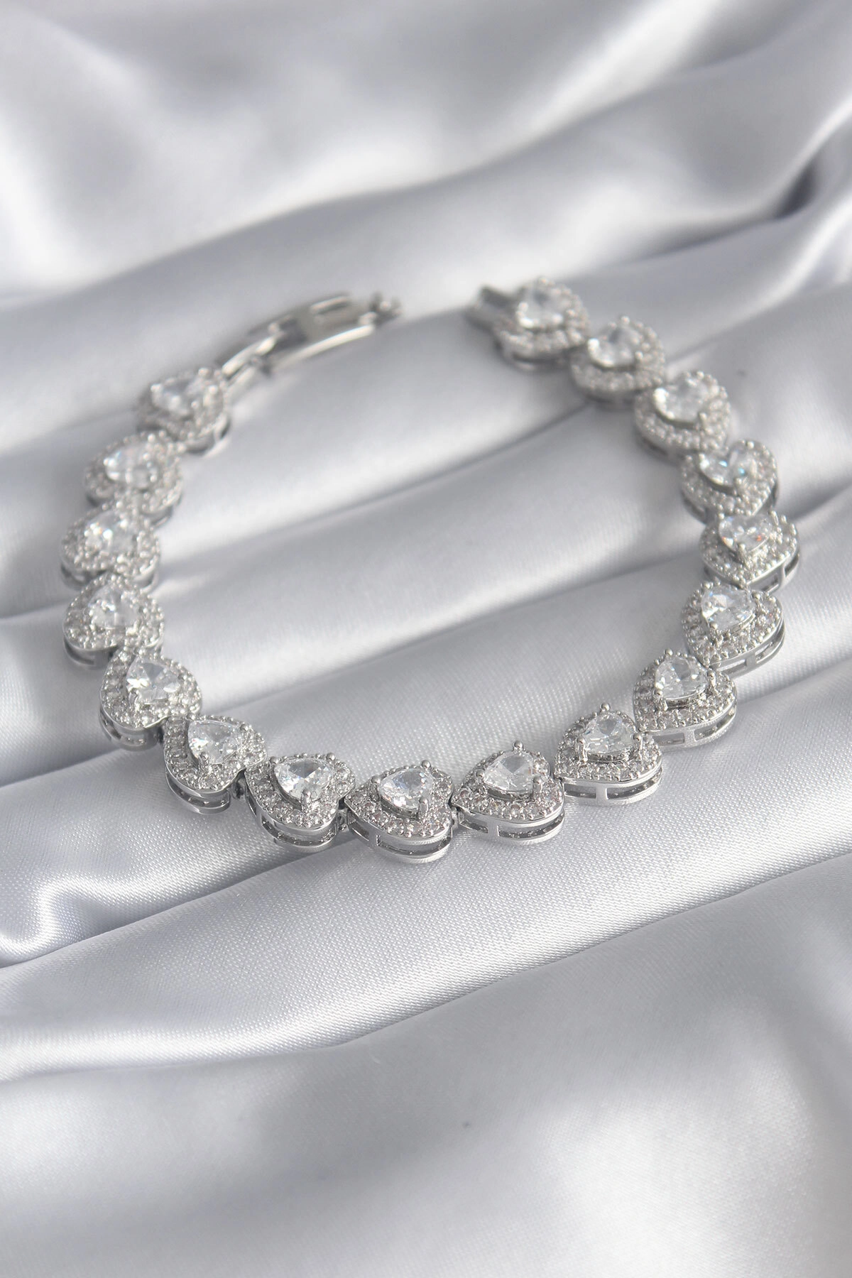 Pirinç Gümüş Renk Zirkon Taşlı Kalp Model VIP Seri Kadın Bileklik-0