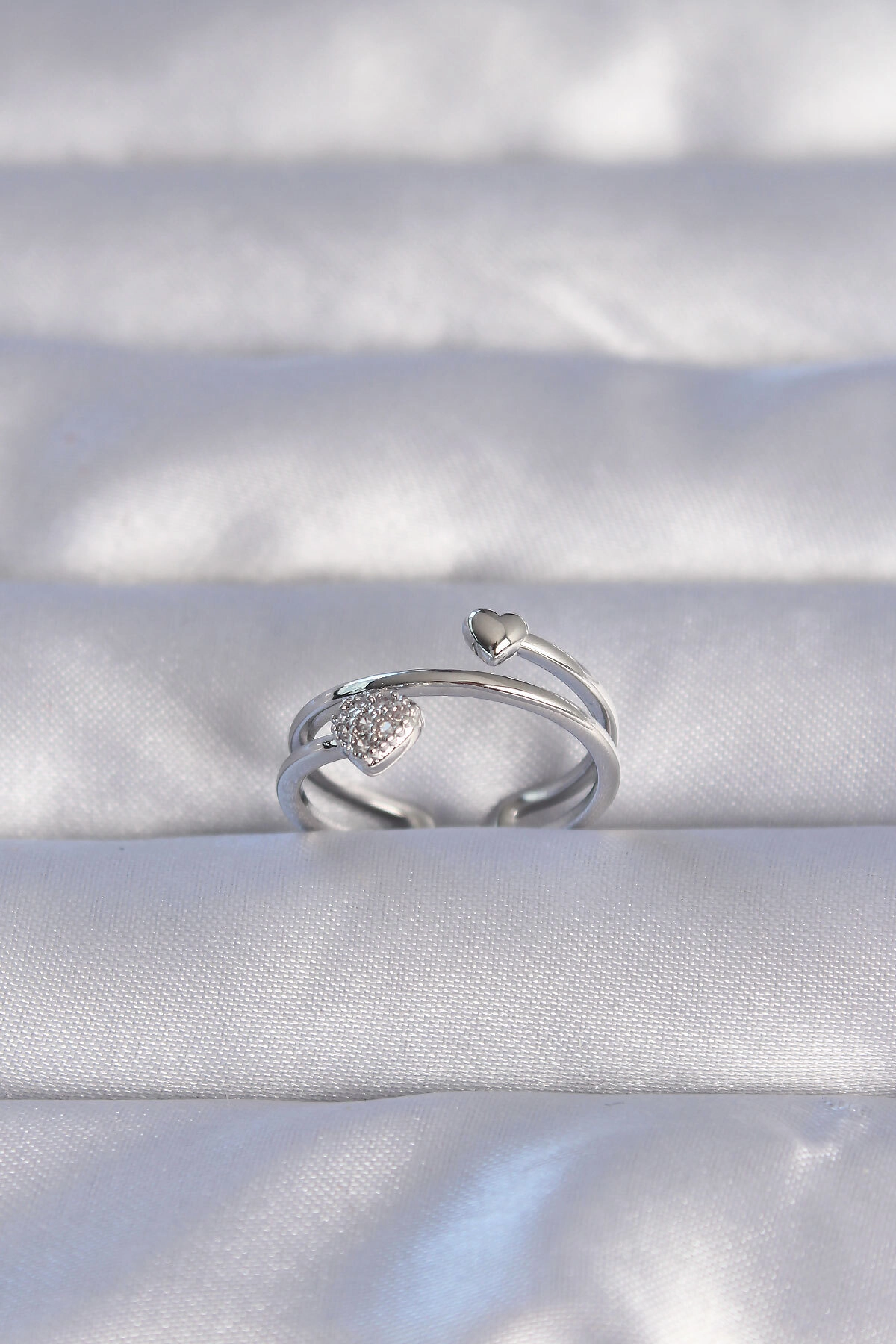 Pirinç Gümüş Renk Zirkon Taşlı Kalpli Model Ayarlanabilir Yüzük-0