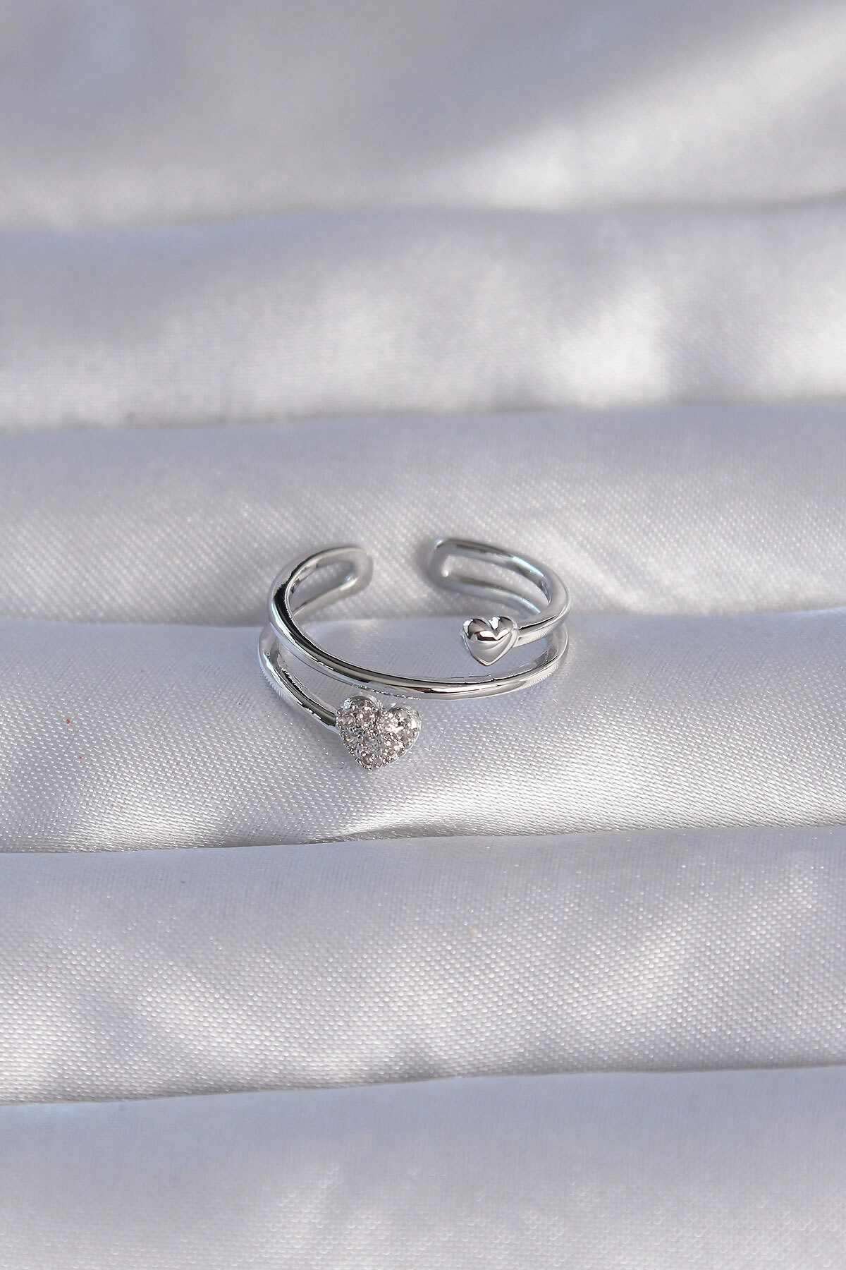 Pirinç Gümüş Renk Zirkon Taşlı Kalpli Model Ayarlanabilir Yüzük-1