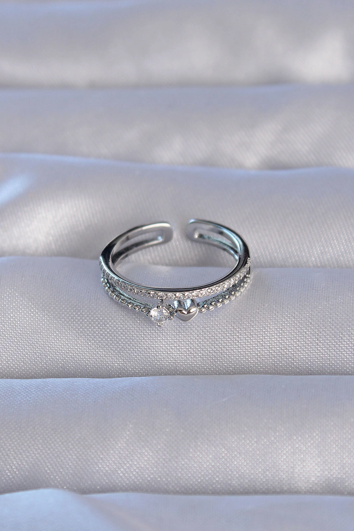 Pirinç Gümüş Renk Zirkon Taşlı Kalpli Su Yolu Model Ayarlanabilir Yüzük-1