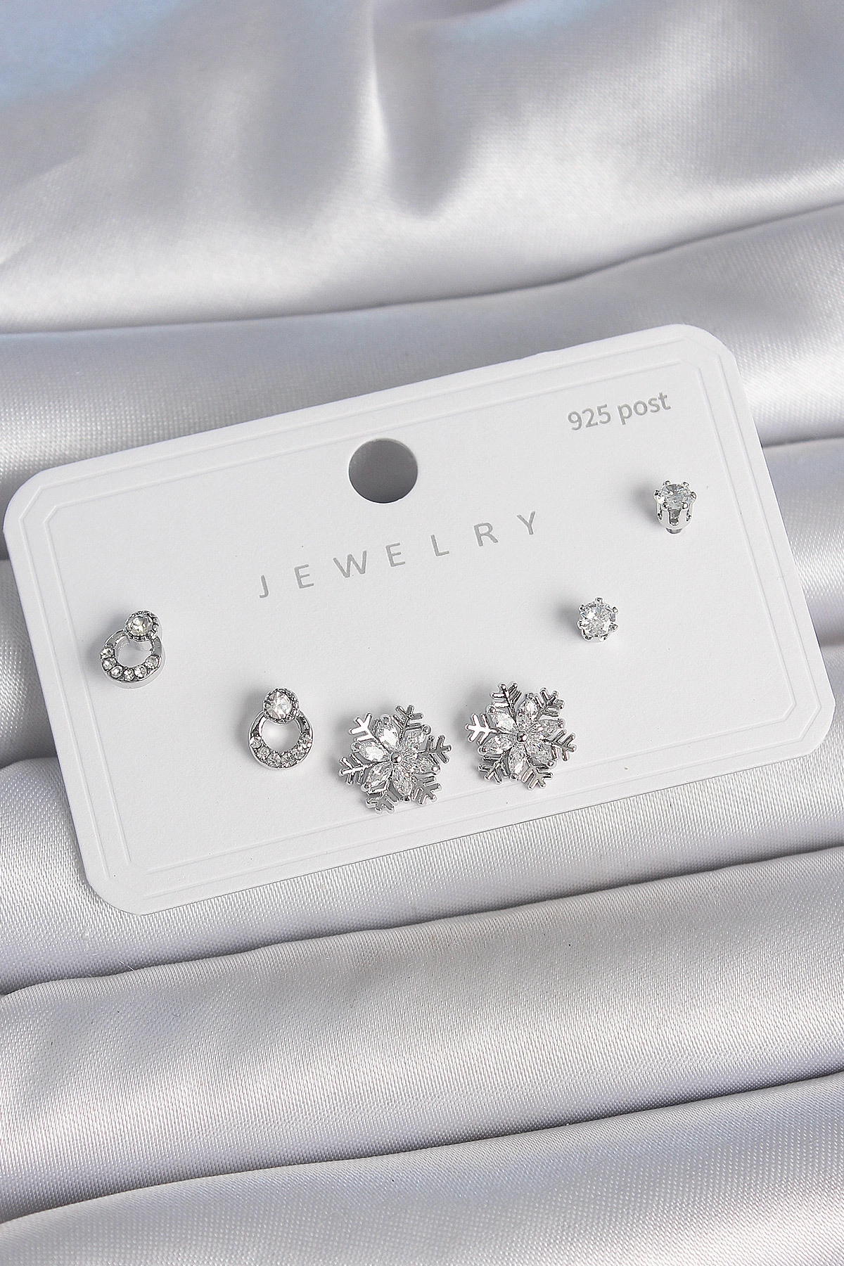 Pirinç Gümüş Renk Zirkon Taşlı Kar Tanesi Model 925 Ayar Gümüş Çivi Kadın Küpe Seti-0