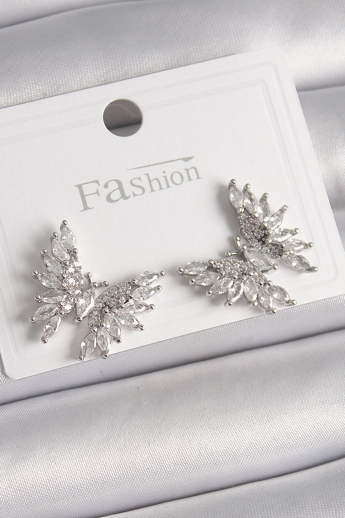 Pirinç Gümüş Renk Zirkon Taşlı Kelebek Model Kadın Küpe-0