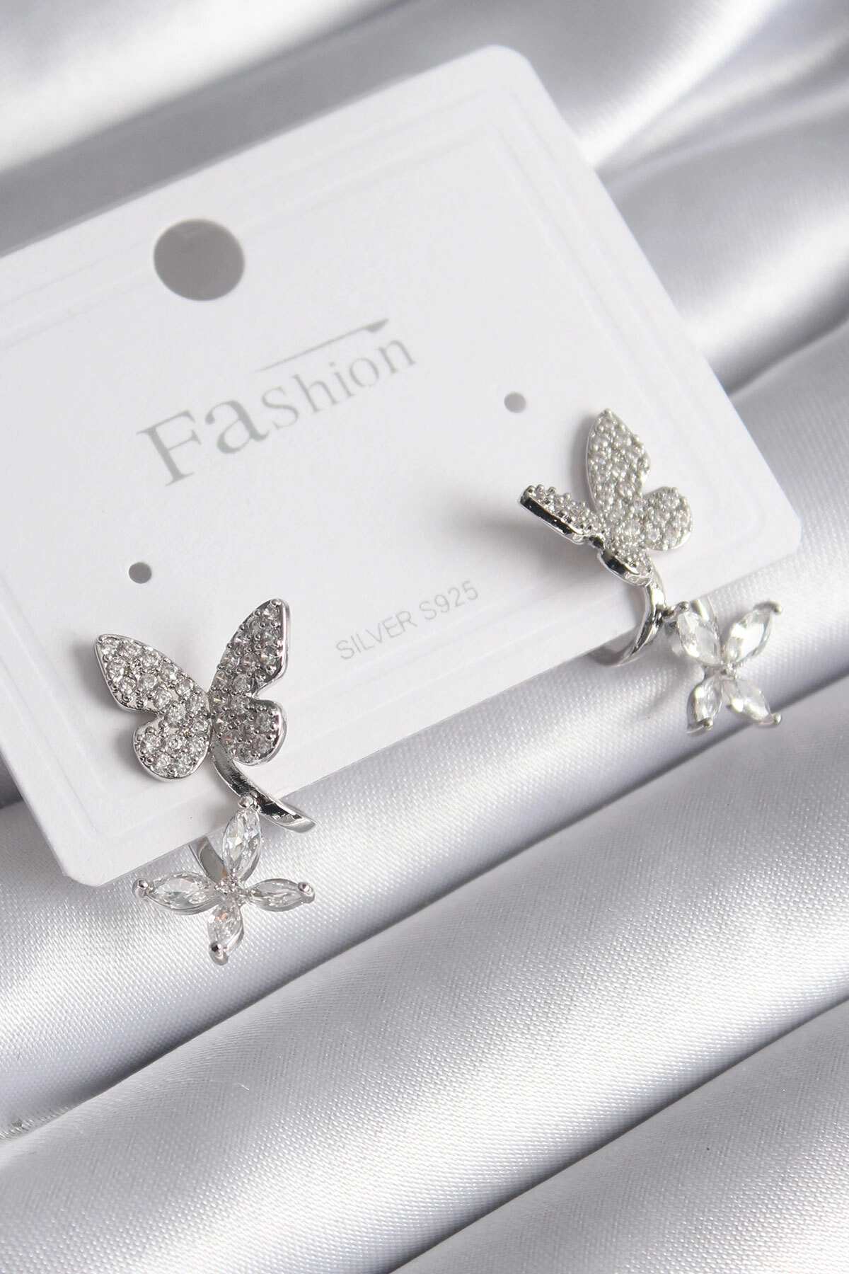 Pirinç Gümüş Renk Zirkon Taşlı Kelebek Model Kadın Küpe-0