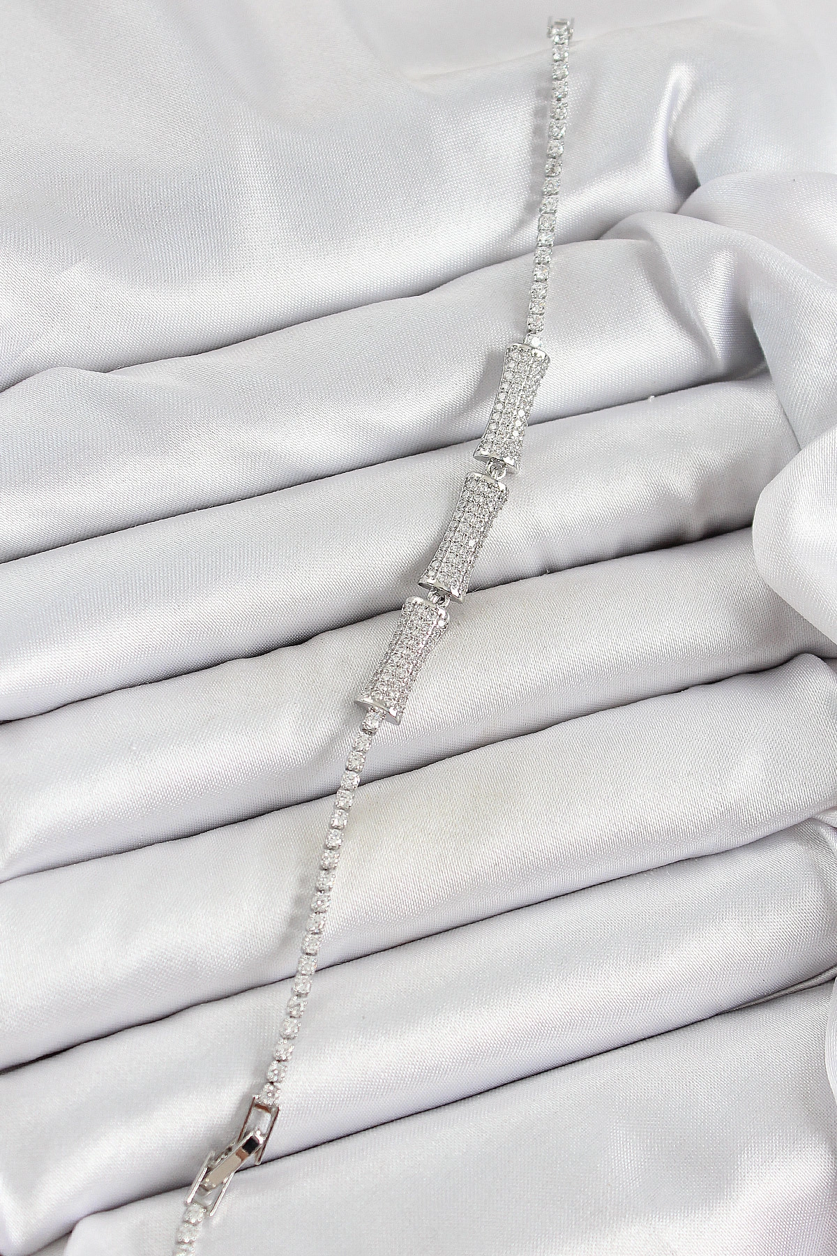 Pirinç Gümüş Renk Zirkon Taşlı Kemik Model Kadın Bileklik-1