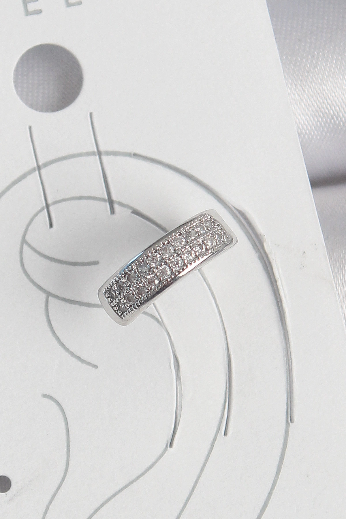 Pirinç Gümüş Renk Zirkon Taşlı Kıkırdak Model Kadın Küpe-0