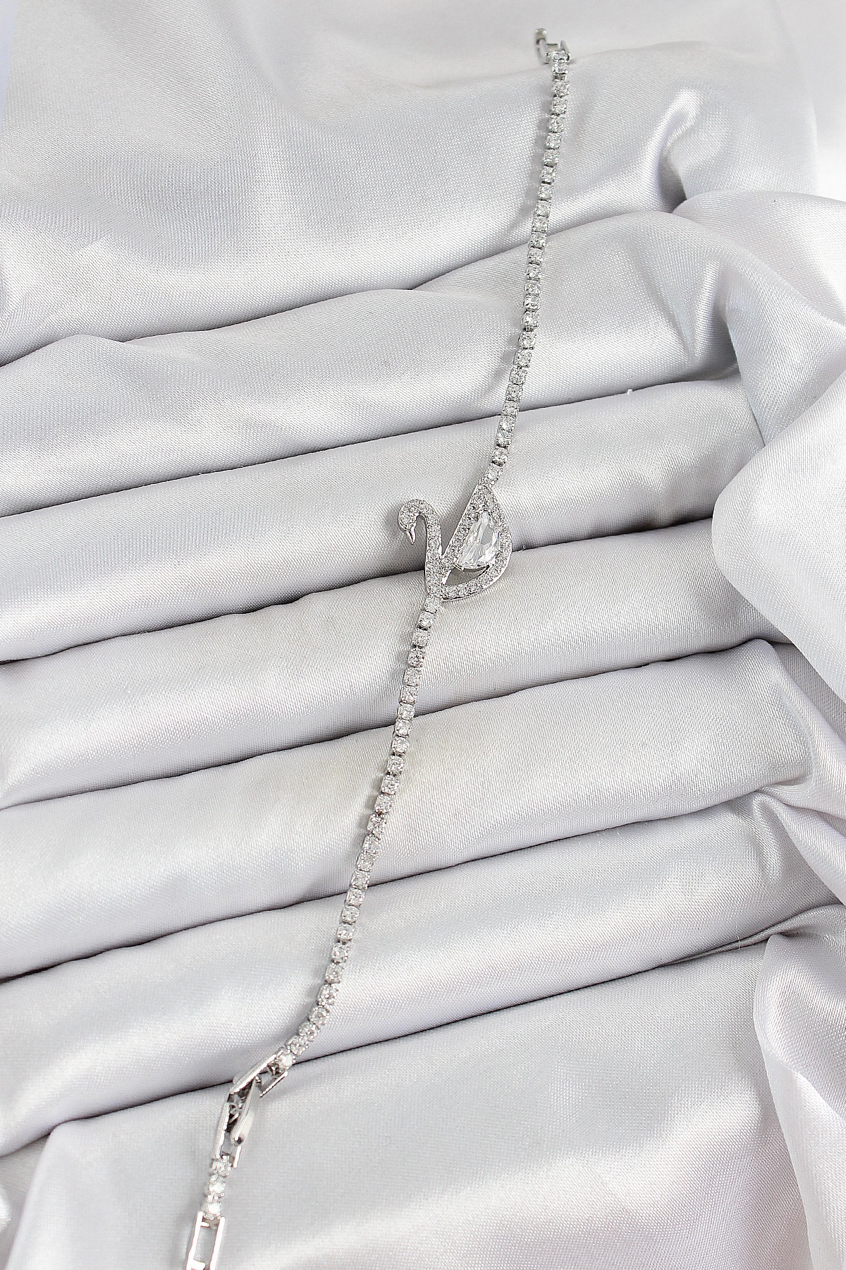 Pirinç Gümüş Renk Zirkon Taşlı Kuğu Model Kadın Bileklik-1