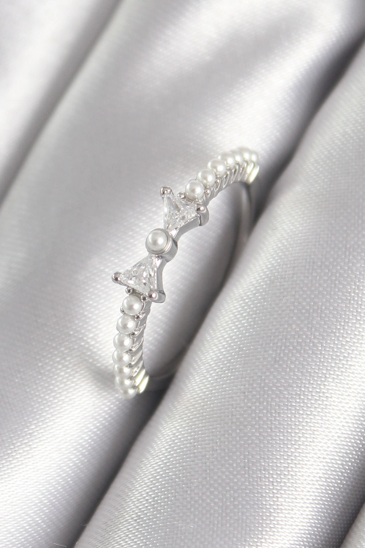 Pirinç Gümüş Renk Zirkon Taşlı Kurdele Model İnci Detay Kadın Yüzük-0