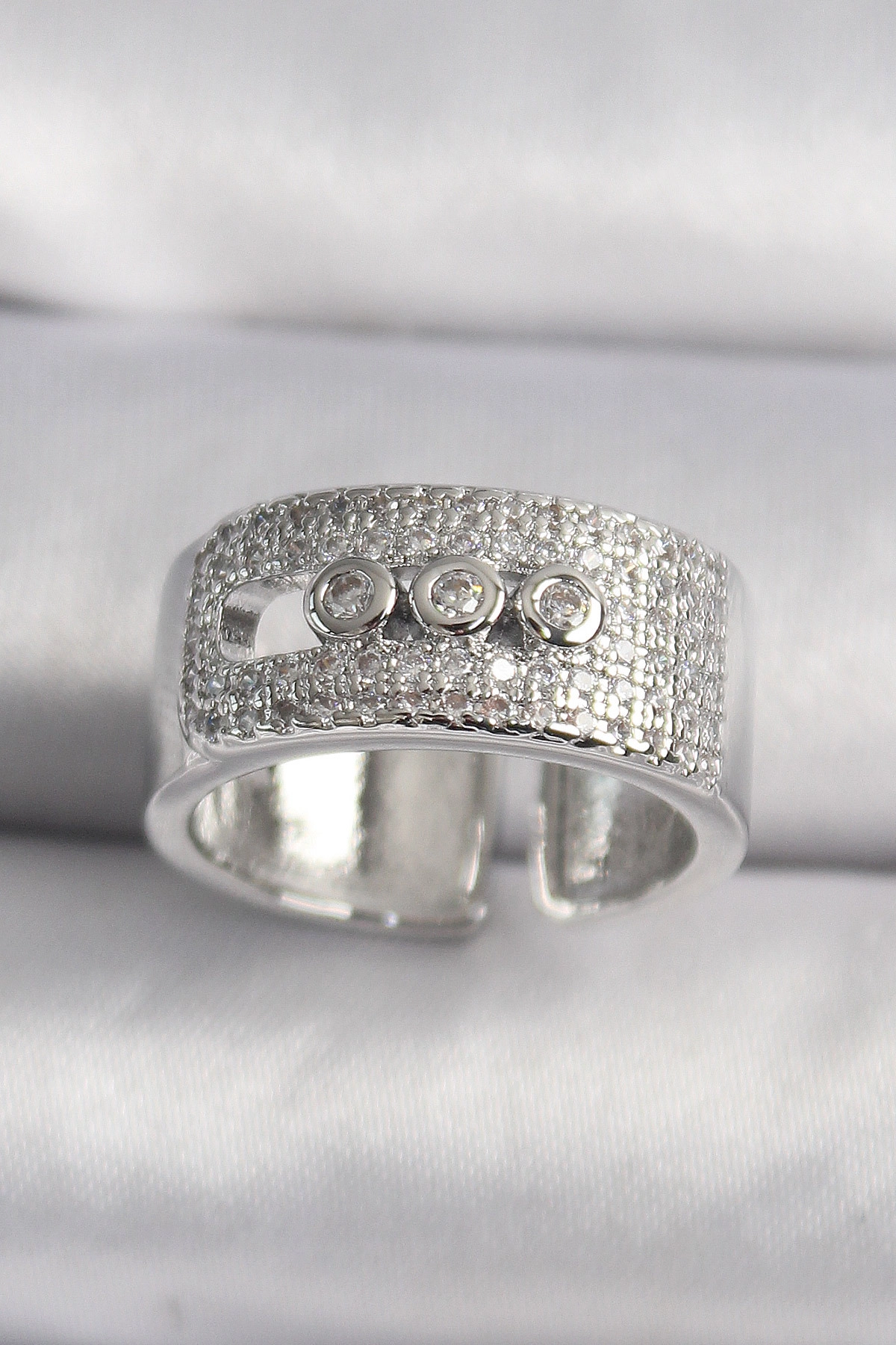 Pirinç Gümüş Renk Zirkon Taşlı Messika Model Kadın Yüzük-0