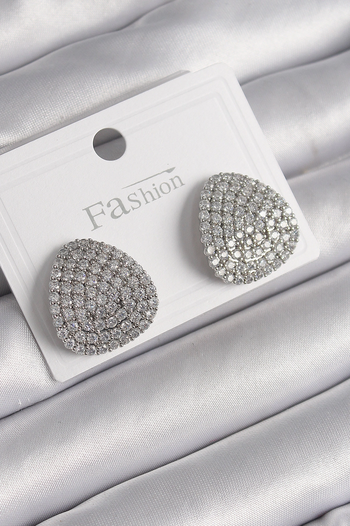 Pirinç Gümüş Renk Zirkon Taşlı Plaka Model Kadın Küpe-0