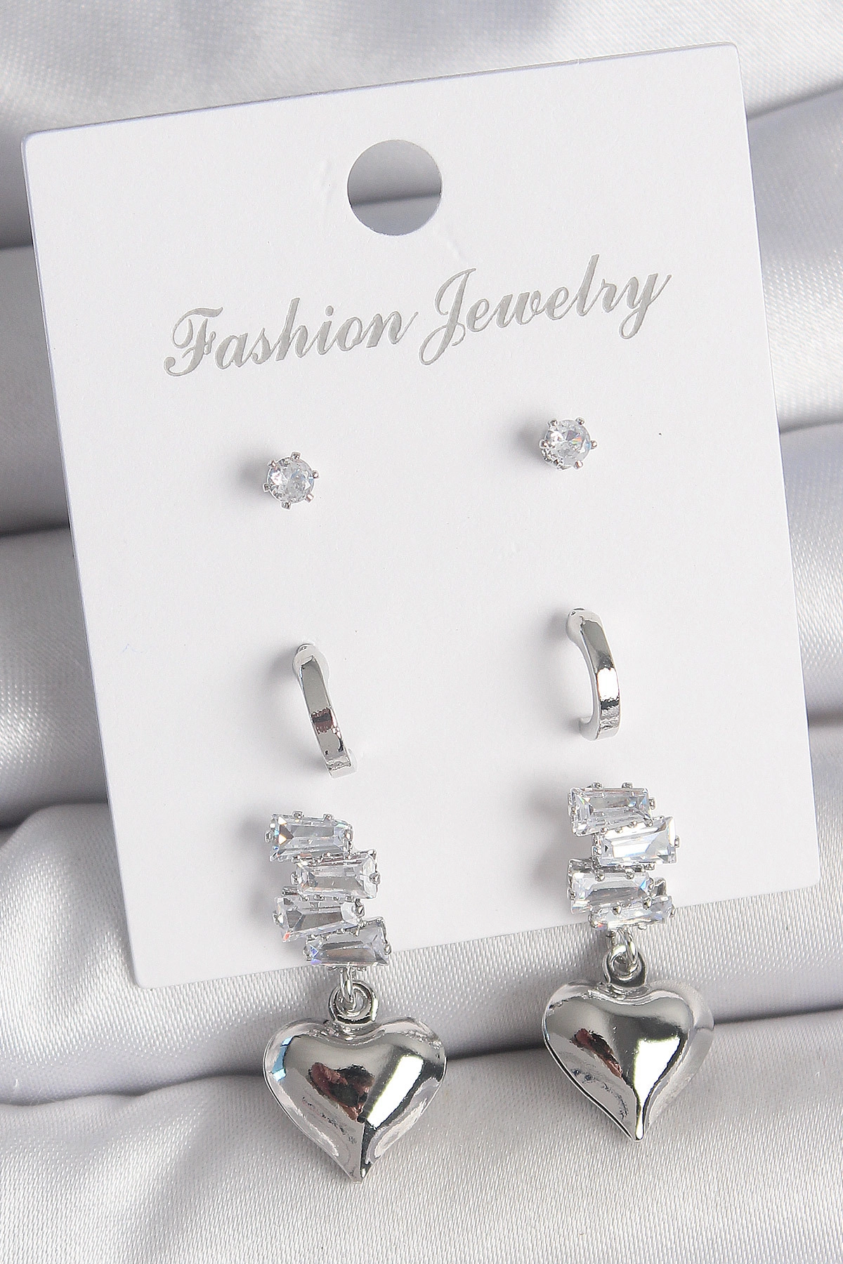 Pirinç Gümüş Renk Zirkon Taşlı Sallantılı Kalp Model Yarım Halka Detay 3 Çfit Kadın Küpe Seti-0