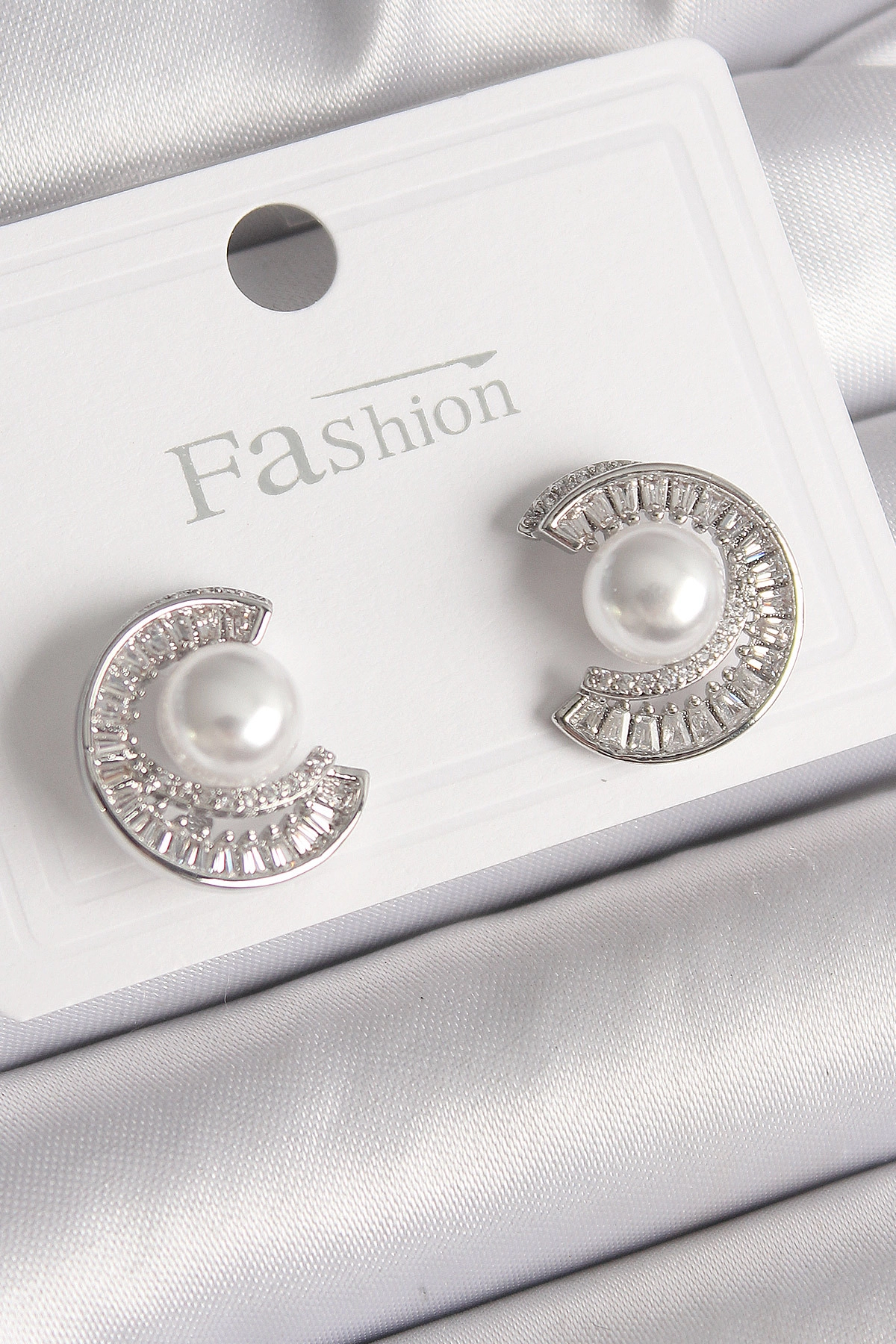 Pirinç Gümüş Renk Zirkon Taşlı Salyangoz Model İnci Detay Kadın Küpe-0