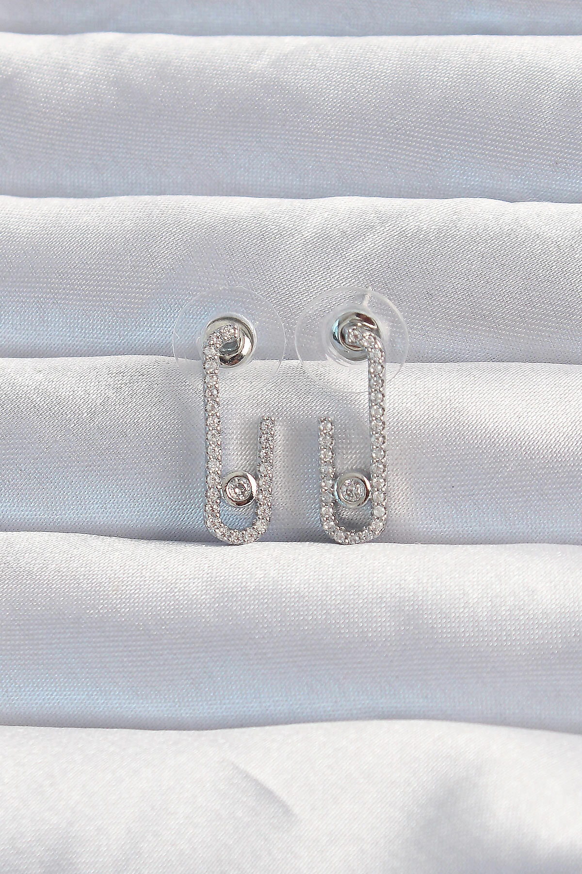 Pirinç Gümüş Renk Zirkon Taşlı Yarım Messika Küpe-0