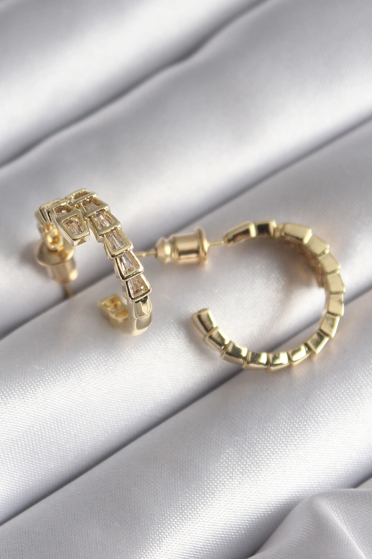 Pirinç Gümüş Renk Zirkon Taşlı Yılan Model Kadın Küpe-0