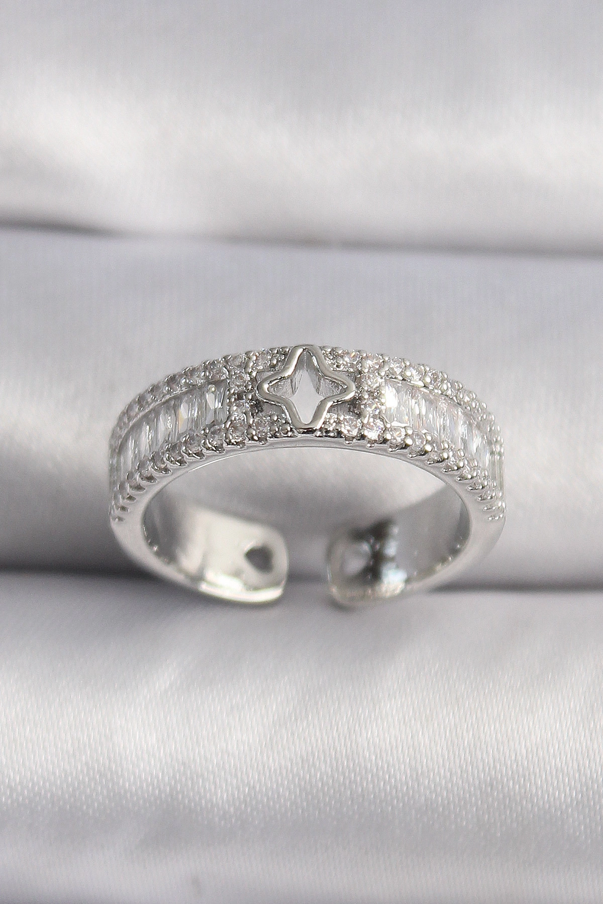 Pirinç Gümüş Renk Zirkon Taşlı Yıldız İşleme VIP Seri Kadın Yüzük-0