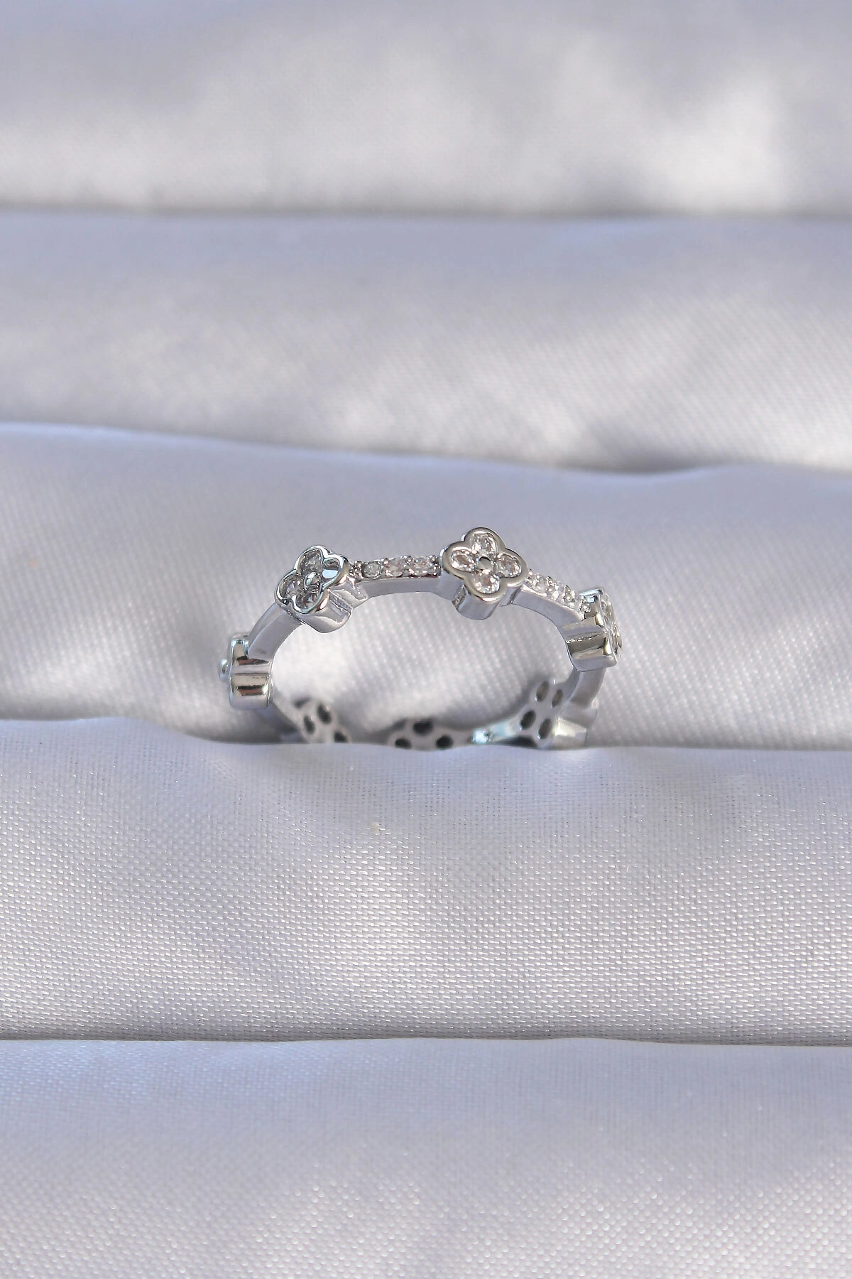 Pirinç Gümüş Renk Zirkon Taşlı Yonca Model Ayarlanabilir Yüzük-0