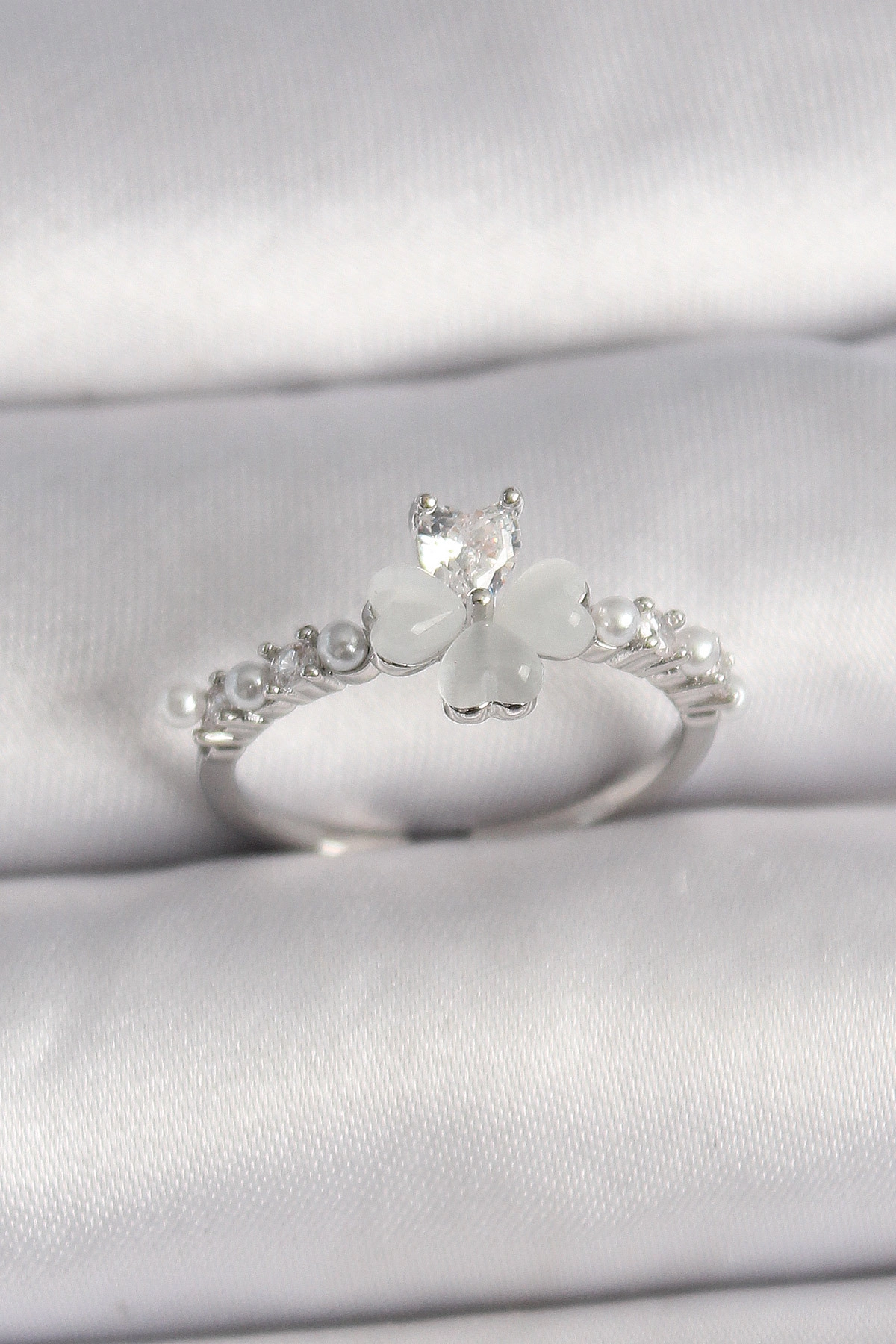 Pirinç Gümüş Renk Zirkon Taşlı Yonca Model İnci Detay Ayarlanabilir Yüzük-0