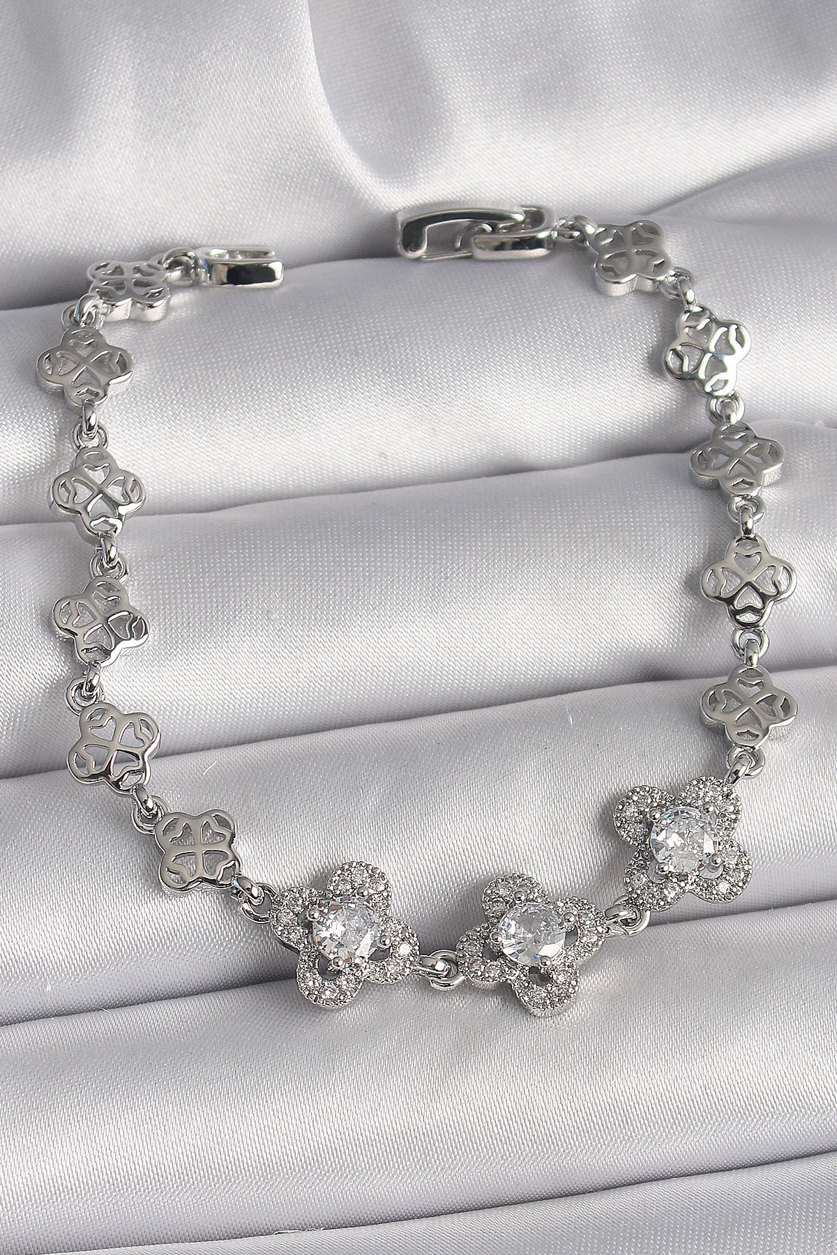 Pirinç Gümüş Renk Zirkon Taşlı Yonca Model Kadın Bileklik-0