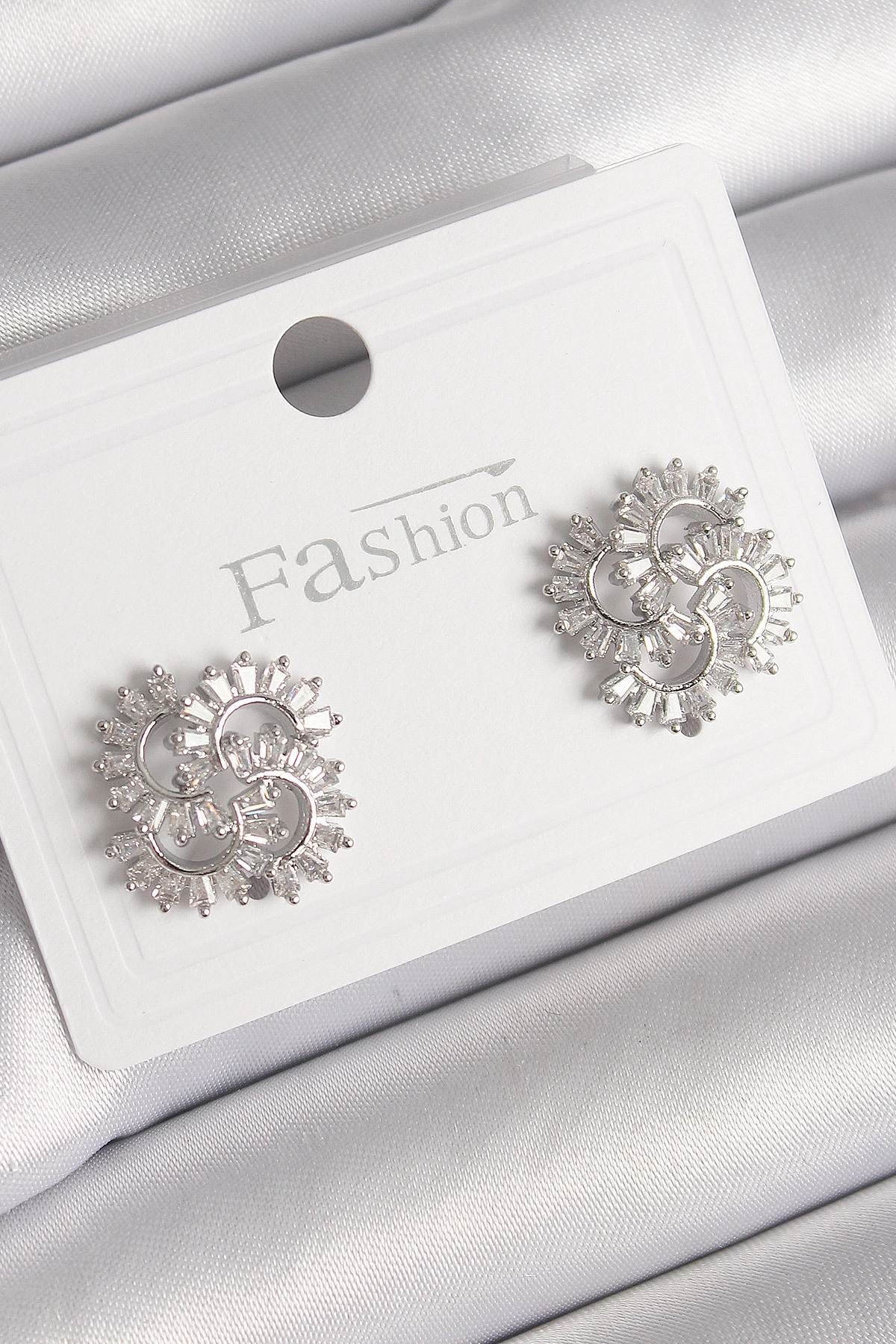 Pirinç Gümüş Renk Zirkon Taşlı Yonca Model Kadın Küpe-0