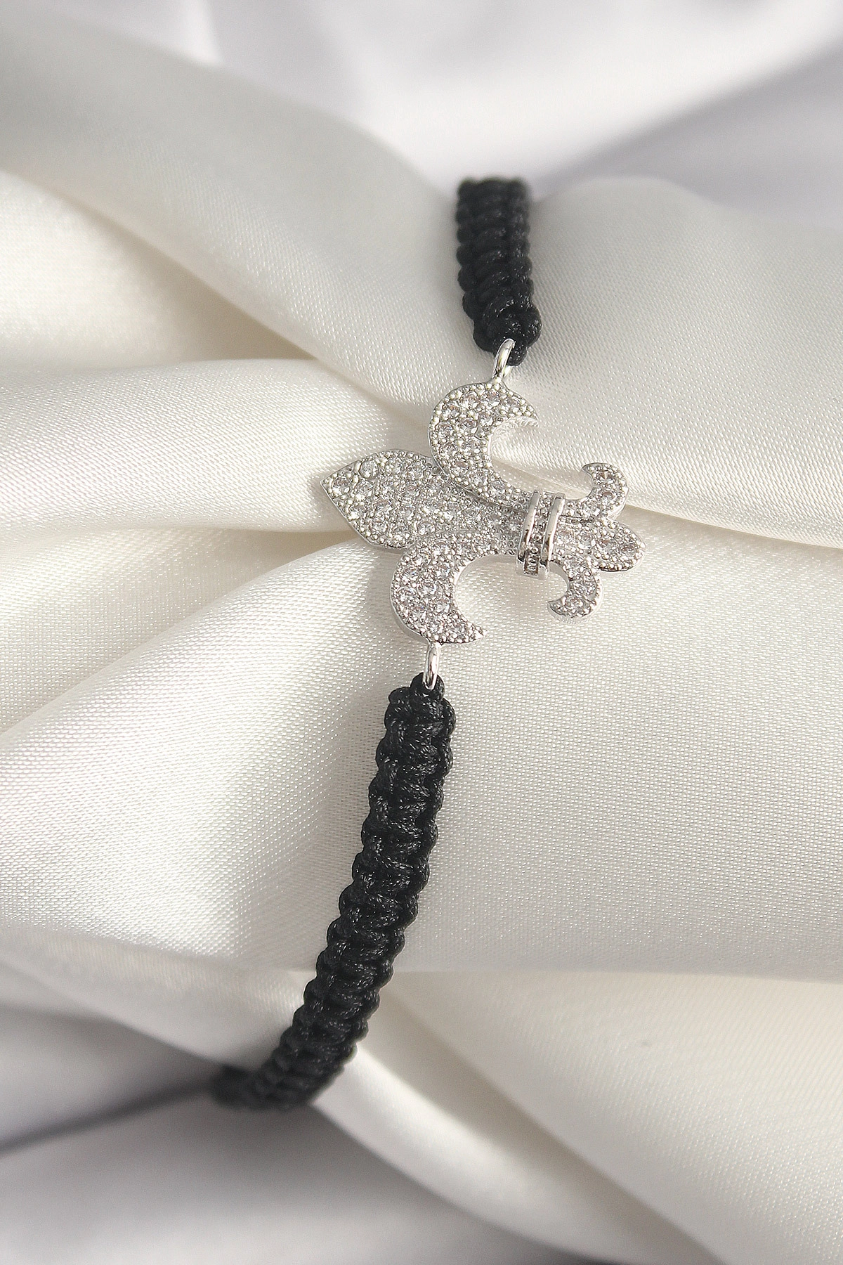 Pirinç Gümüş Renk Zirkon Taşlı Zambak Figür Asanrsörlü Makrome Model Kadın Bileklik-0