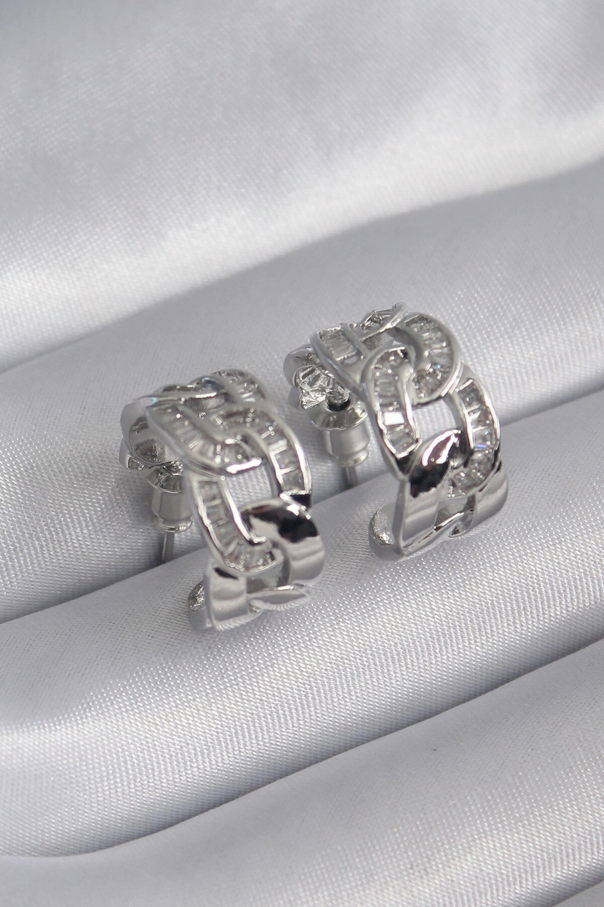 Pirinç Gümüş Renk Zirkon Taşlı Zincir Model Kadın Küpe-0