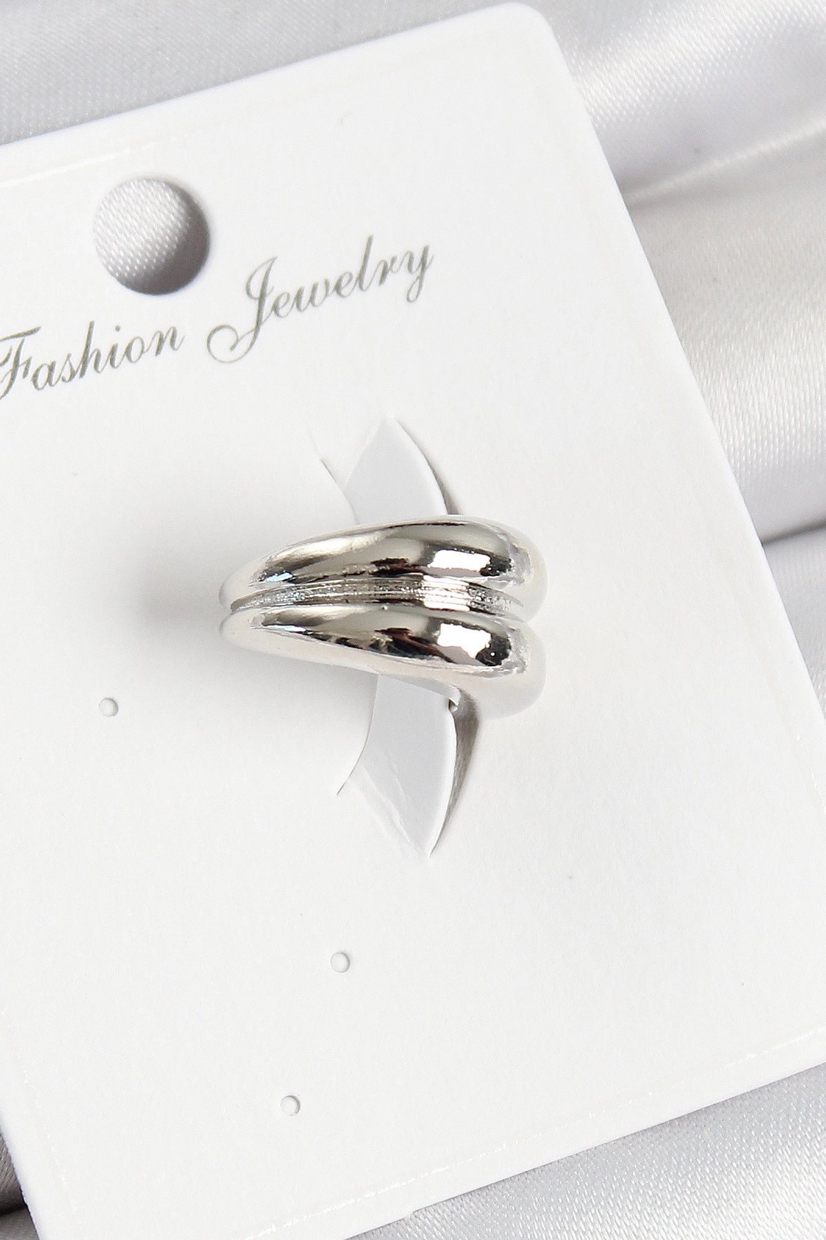 Pirinç Halka Model Gümüş Renk Sağ Kıkırdak Küpe-0