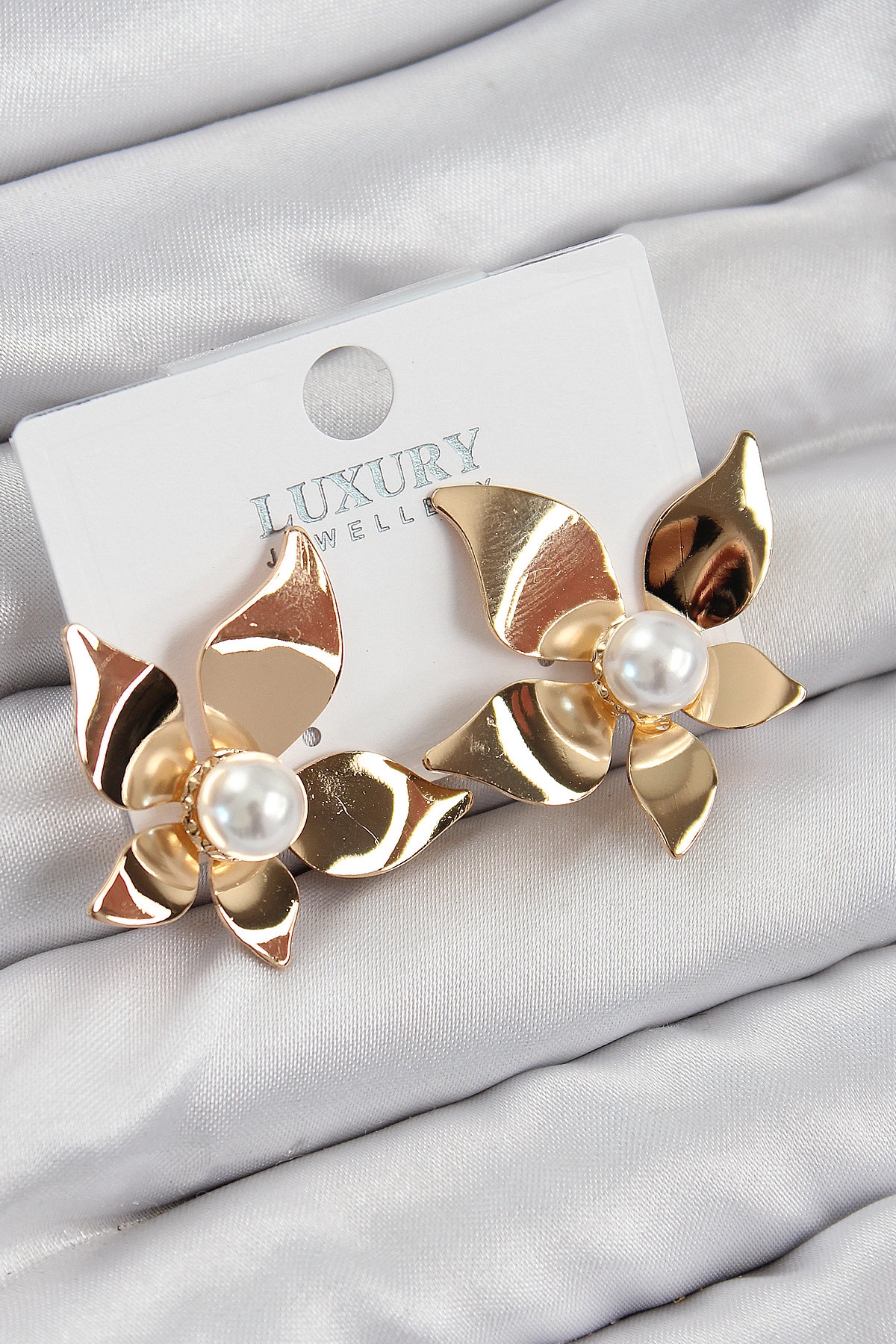 Pirinç İnci Detaylı Çiçek Model Gold Renk Kadın Küpe-0