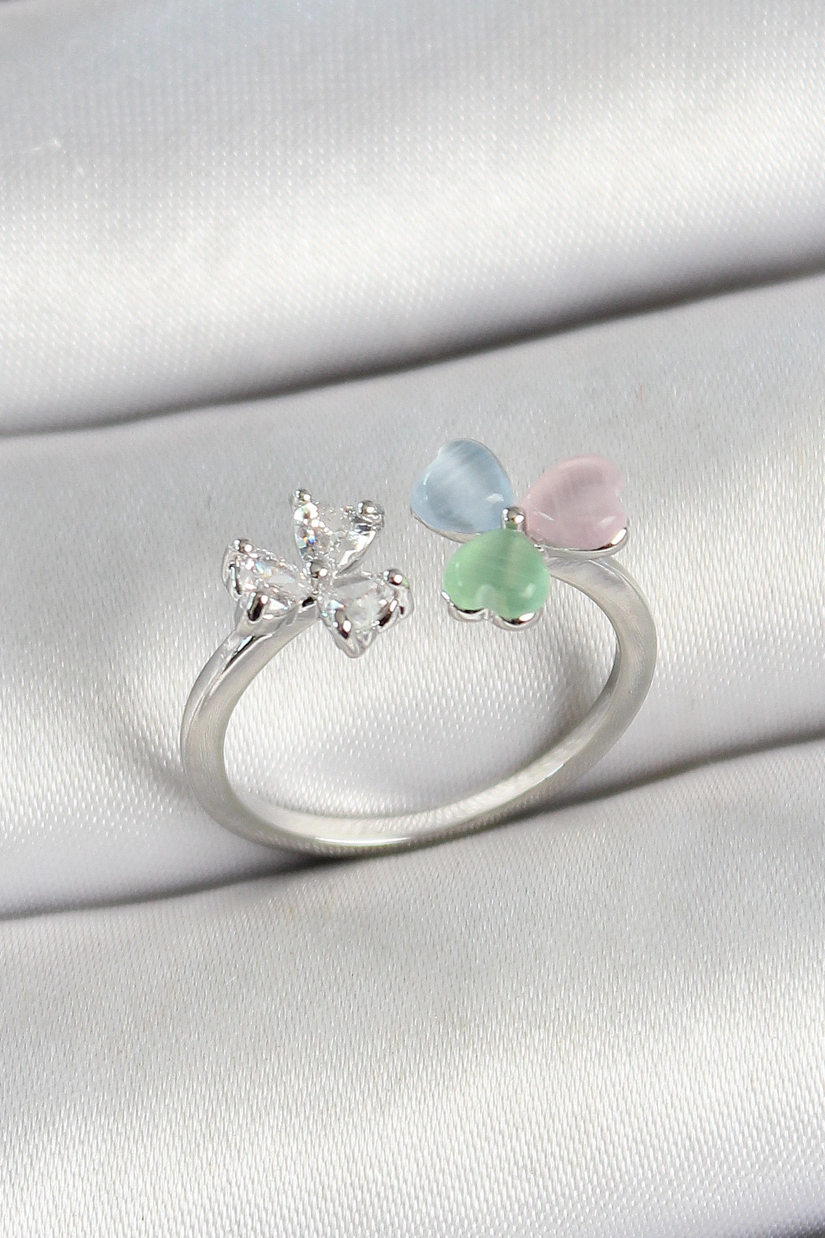 Pirinç Kalp Figürlü Zirkon Taşlı Gümüş Renk Ayarlanabilir Kadın Yüzük-0