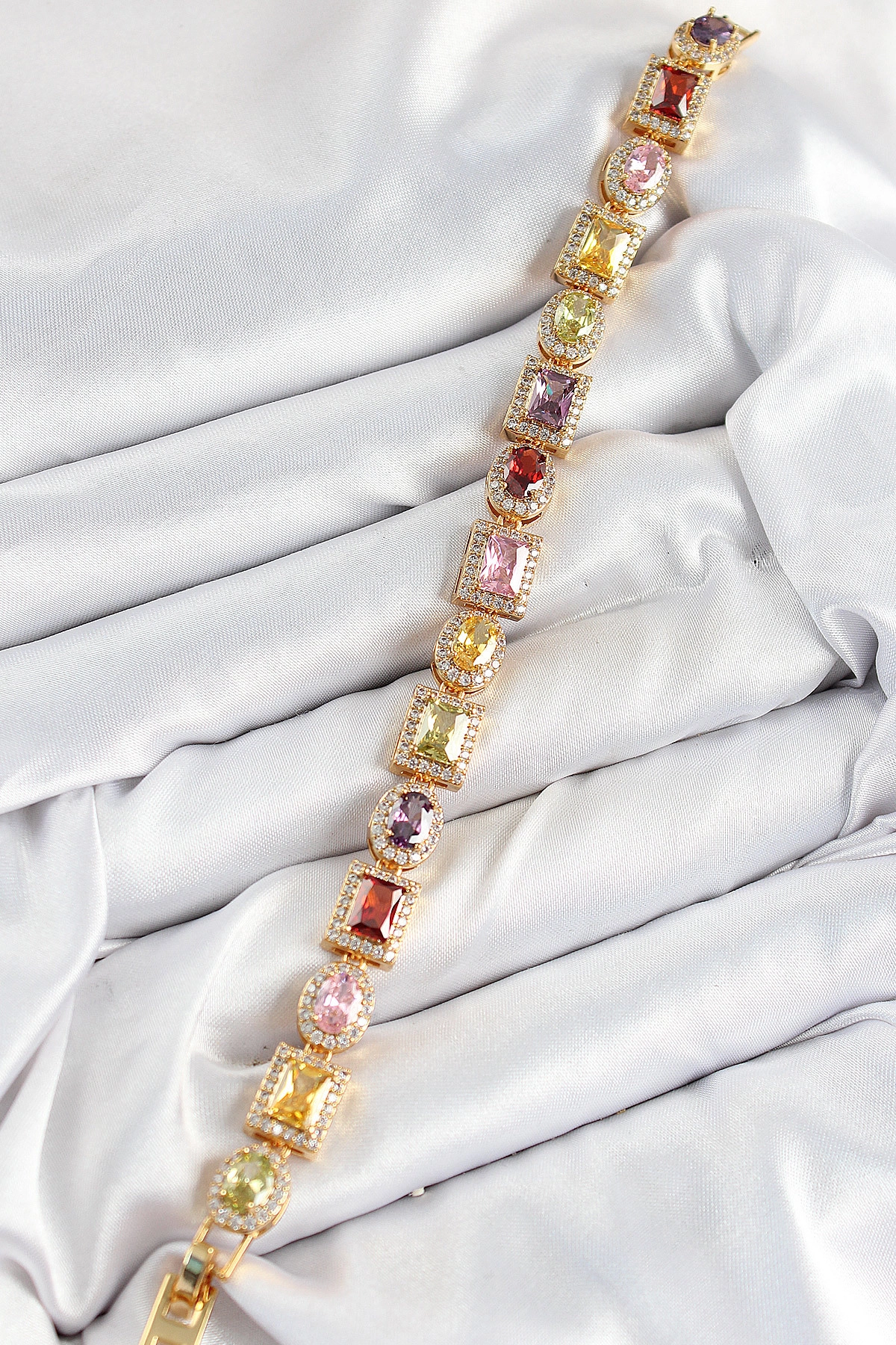 Pirinç Karışık Zirkon Taşlı Baget Model Gold Renk VIP Seri Kadın Bileklik-1