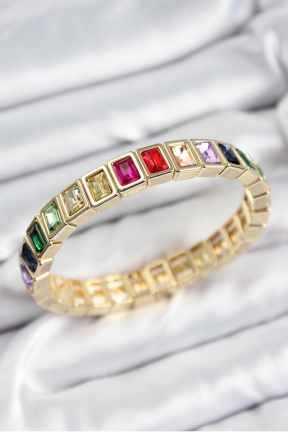 Pirinç Karışık Zirkon Taşlı Dikdörtgen Model Gold Renk Lastikli Kadın Bileklik-0