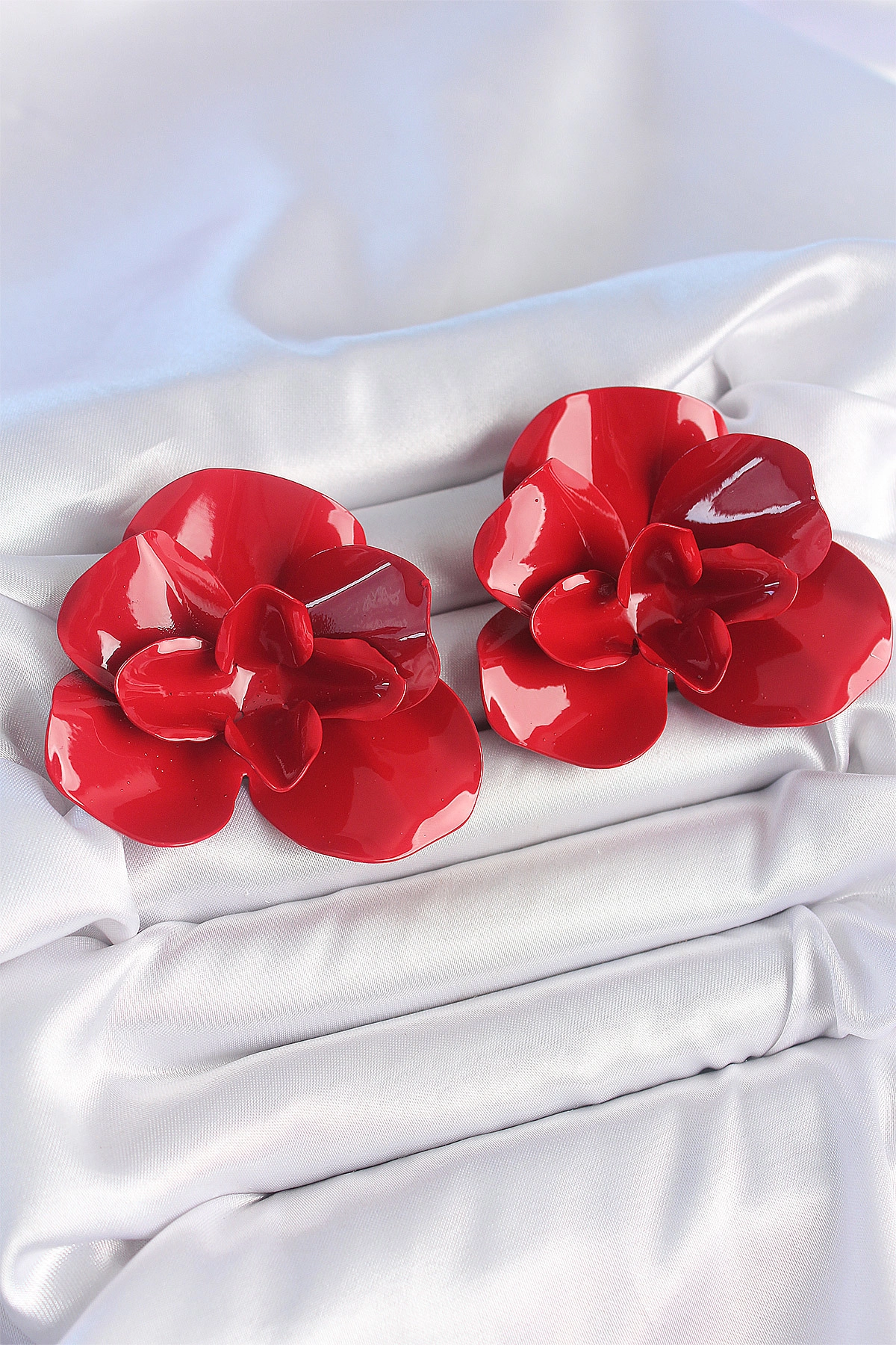 Pirinç Kırmızı Renk Gül Model Kadın Küpe-0