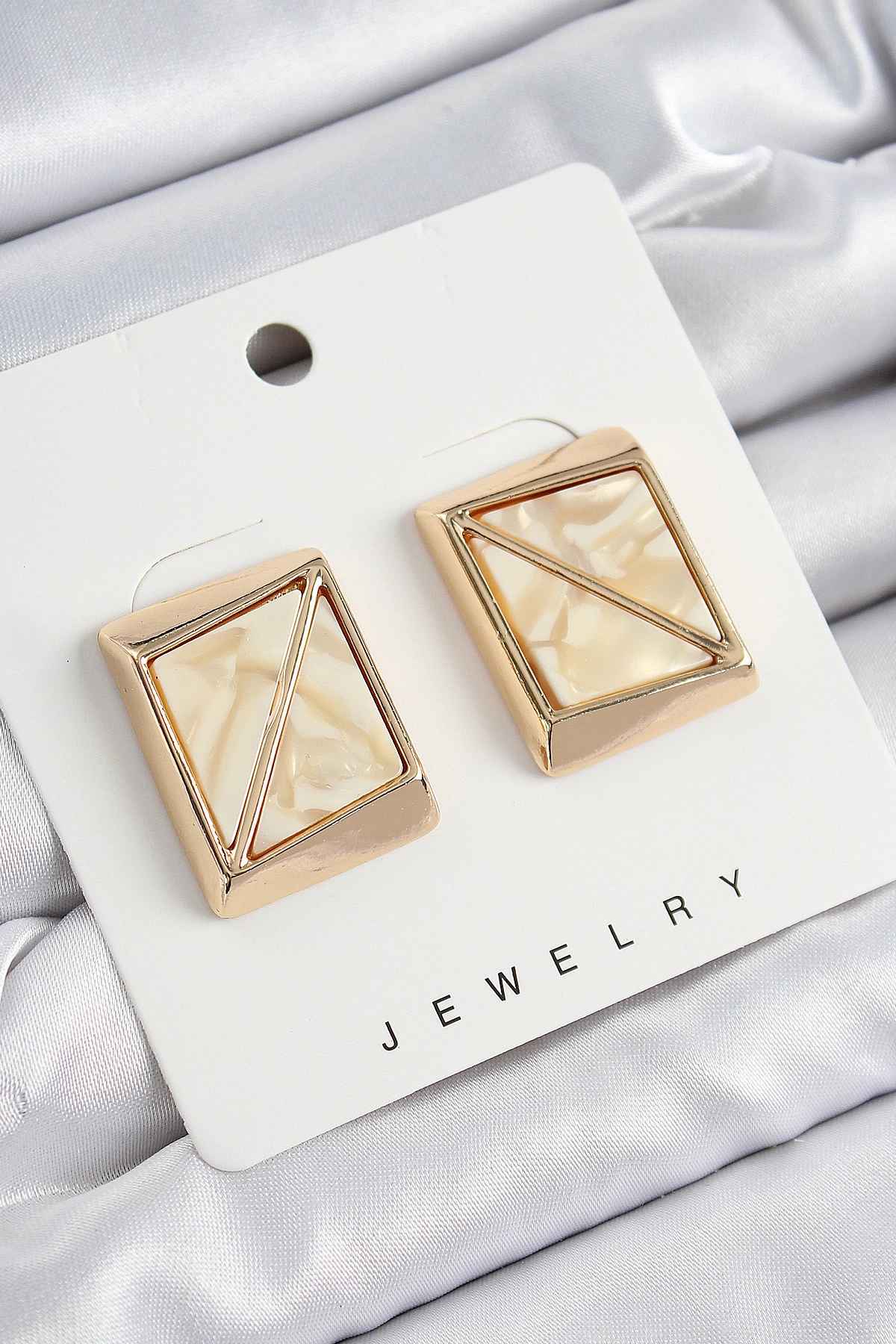 Pirinç Krem Üçgen Kesim Detaylı Kare Model Vintage Gold Renk Kadın Küpe-0
