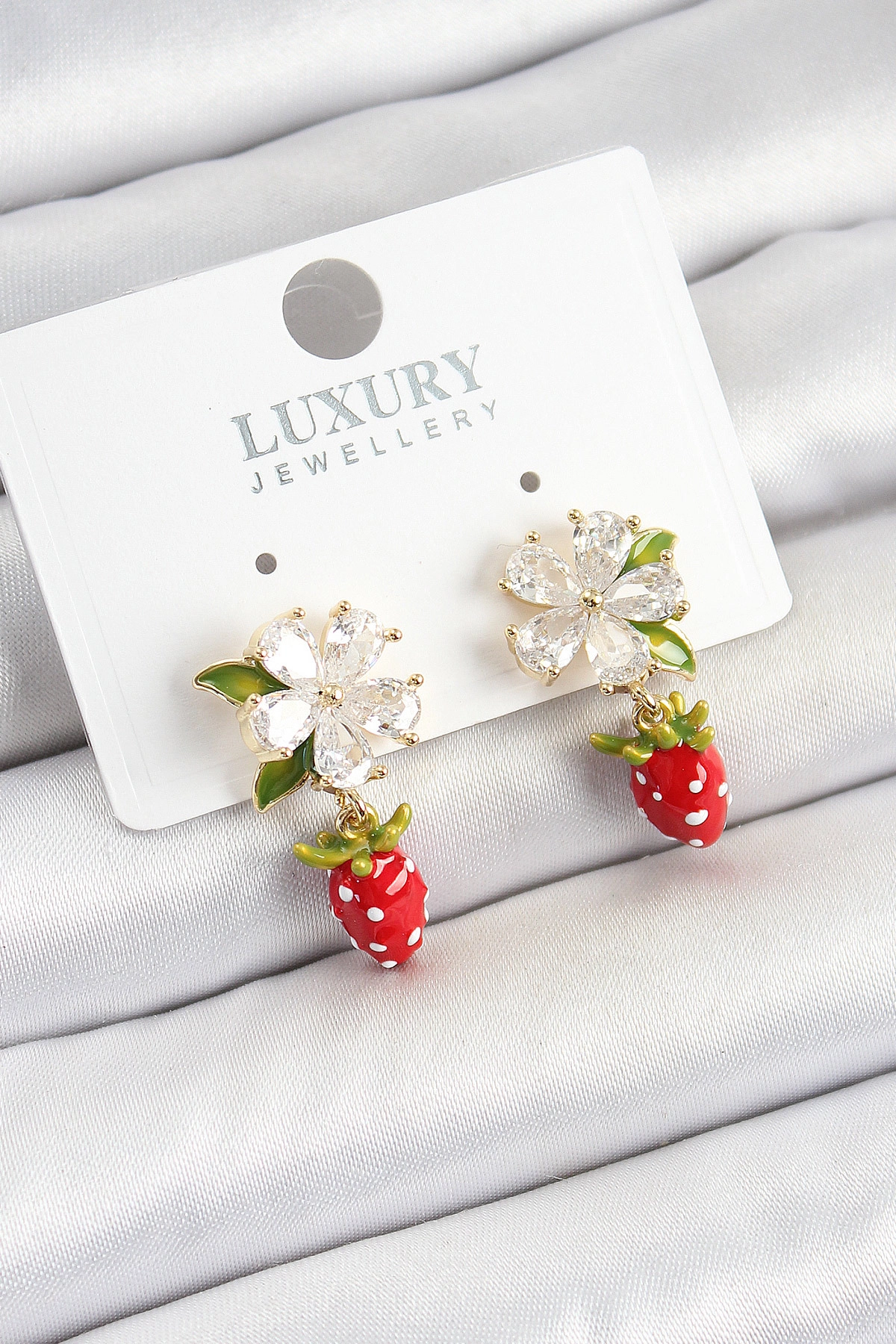 Pirinç Mineli Zirkon Taşlı Çiçek Model Sallantılı Çilek Detaylı Gold Renk Kadın Küpe-0