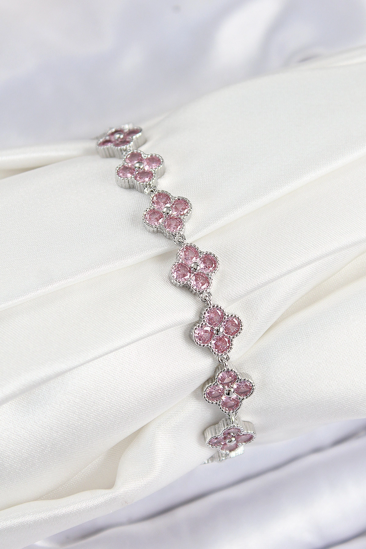 Pirinç Pembe Zirkon Taşlı Yonca Model Gümüş Renk VIP Seri Kadın Bileklik-0