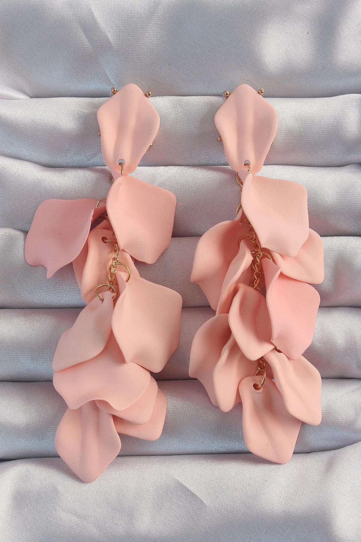 Pirinç Pudra Renk Sallantılı Yaprak Model Küpe-0