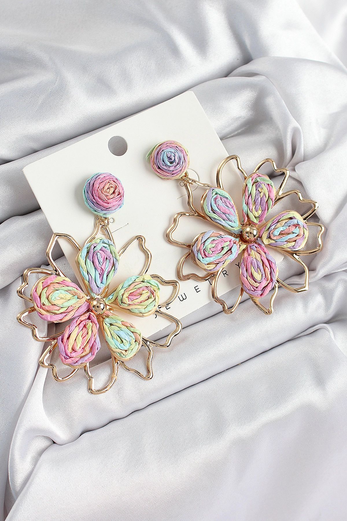 Pirinç Rainbow Çiçek Model Gold Renk Kadın Hasır Küpe-0